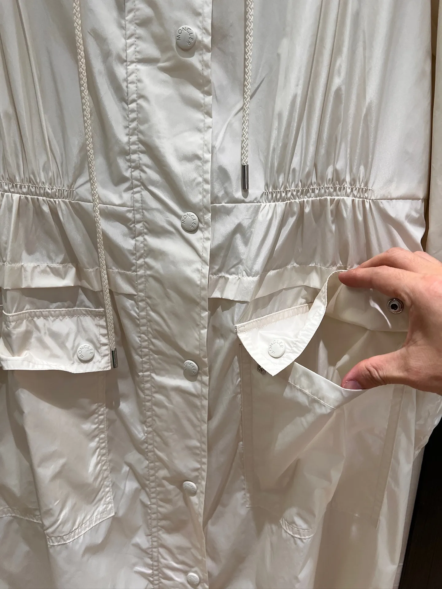 AlexanderMcQueen 黒フード付き新作コート - 画像 (6)