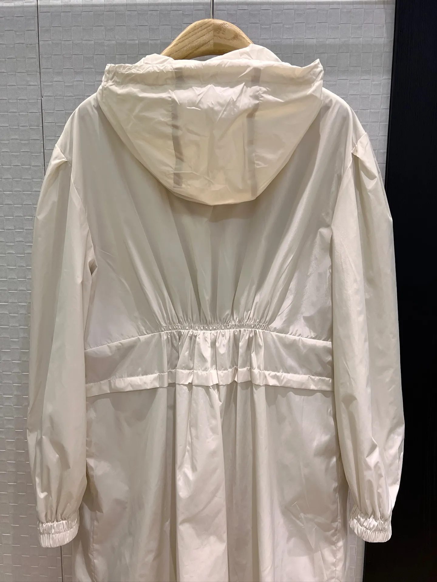 AlexanderMcQueen 黒フード付き新作コート - 画像 (10)