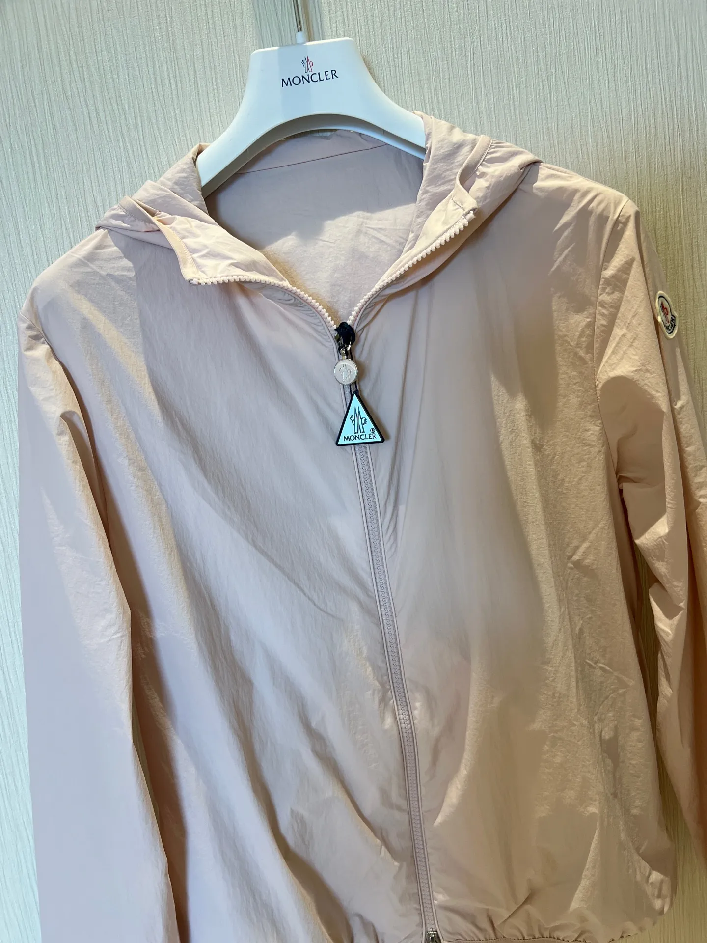 Moncler新作黒フード付きコート - 画像 (3)