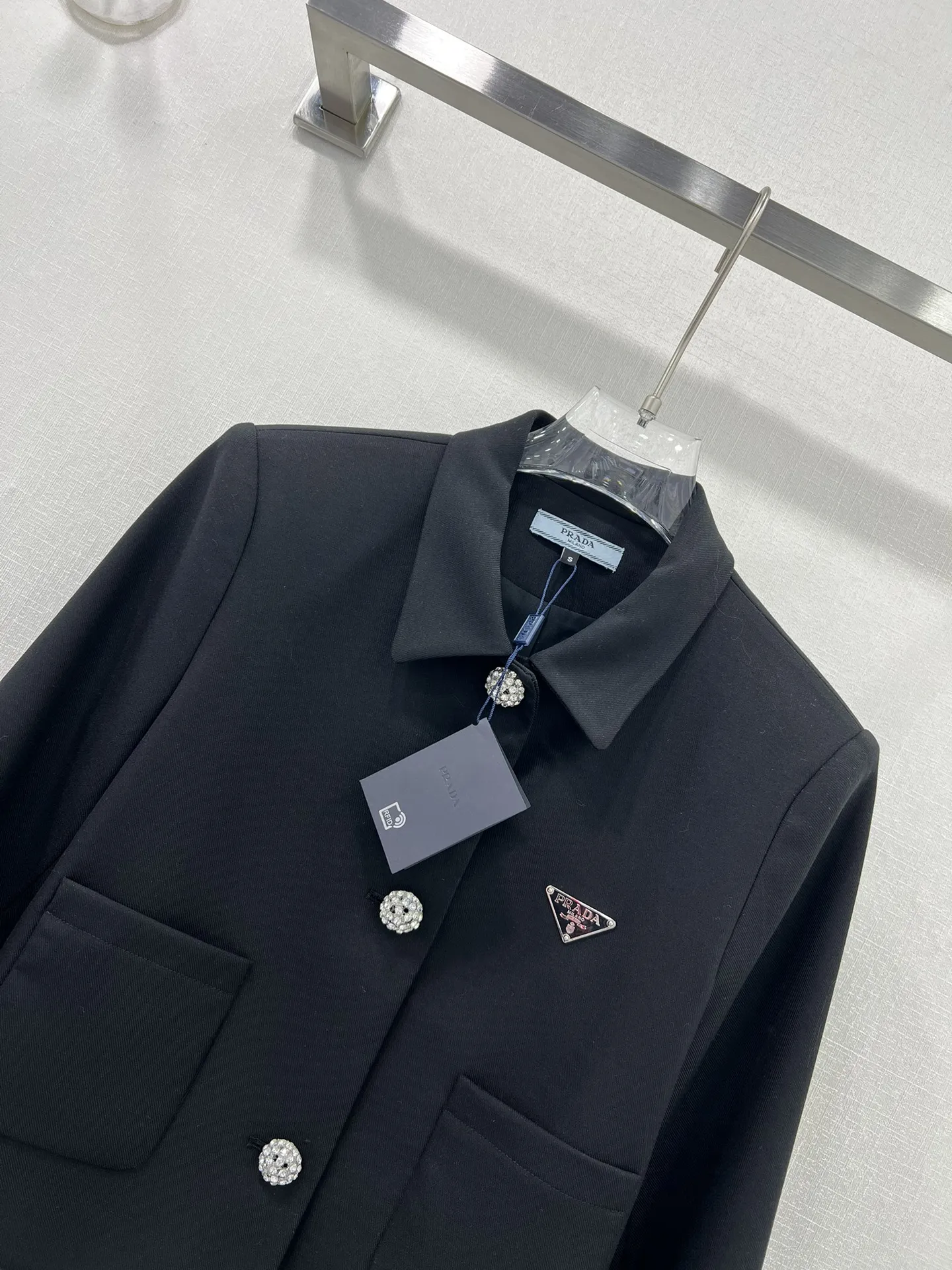 プラダ黒スプライシングラペルコート新作 - 画像 (4)