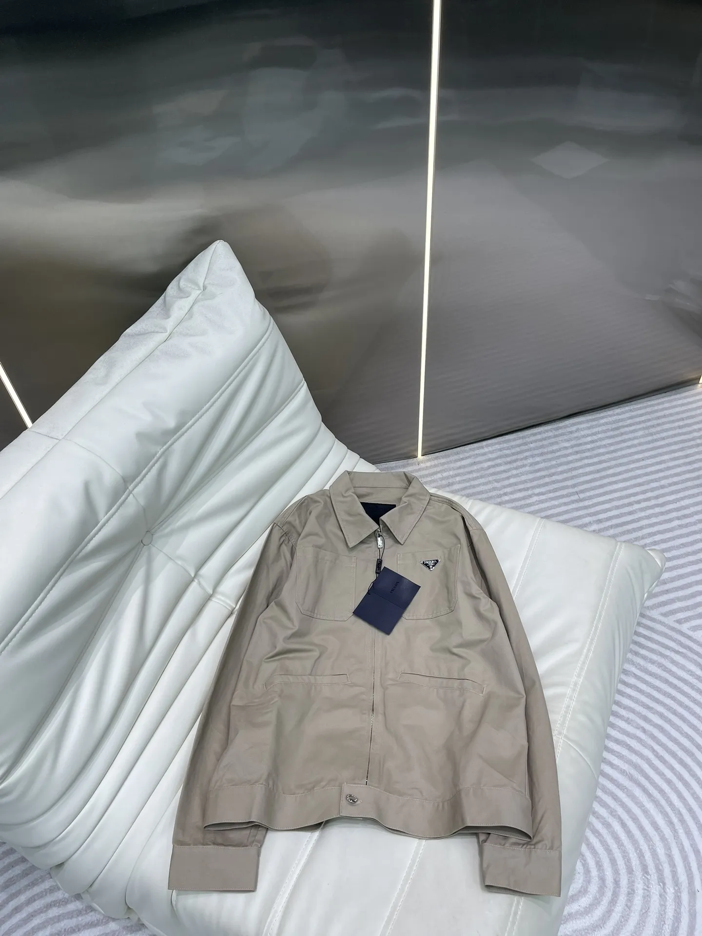 PRADA新作黒ウエストジャケット