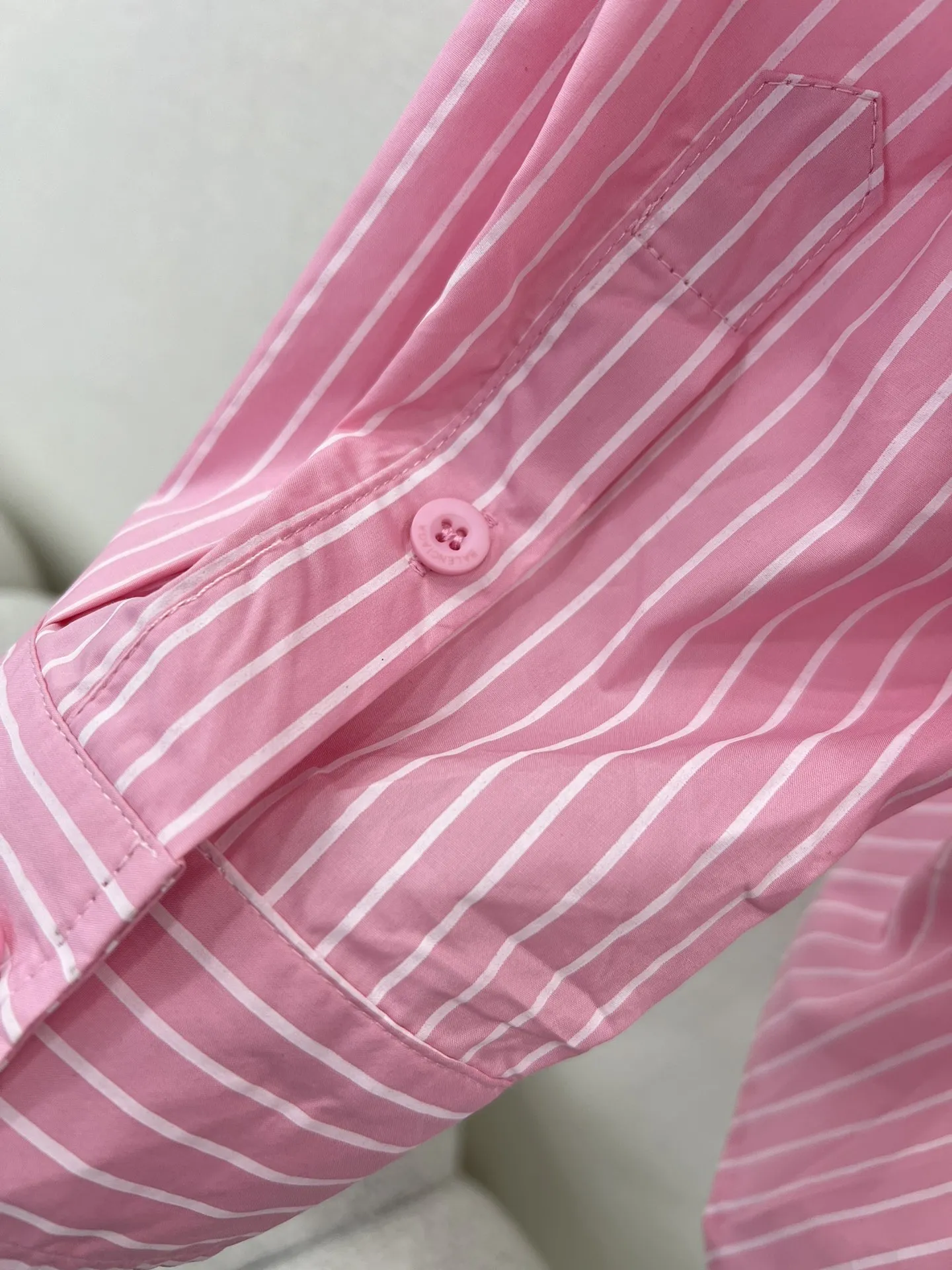 Balenciaga バービーピンクストライプシャツ新作 - 画像 (6)