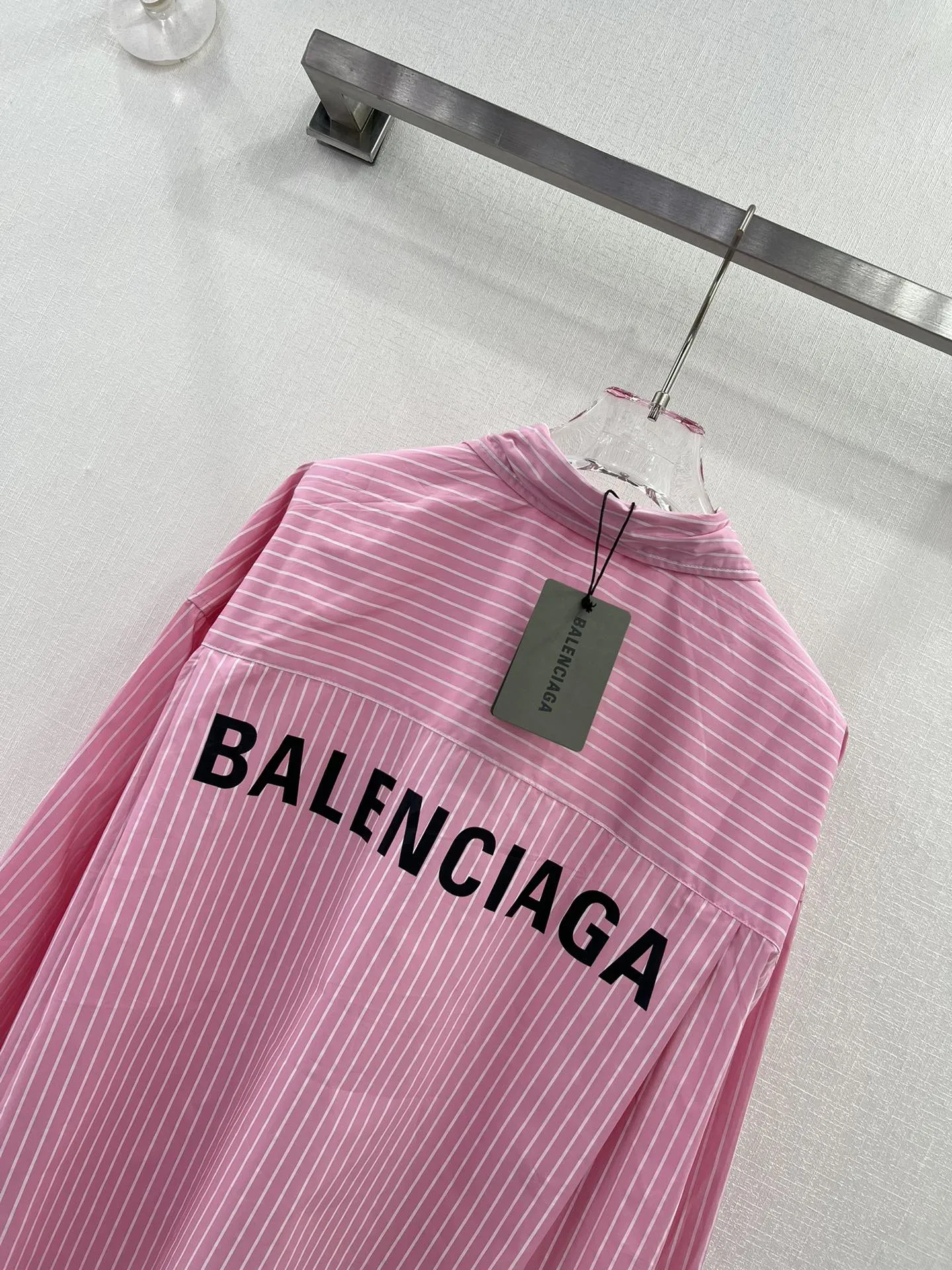 Balenciaga バービーピンクストライプシャツ新作 - 画像 (9)