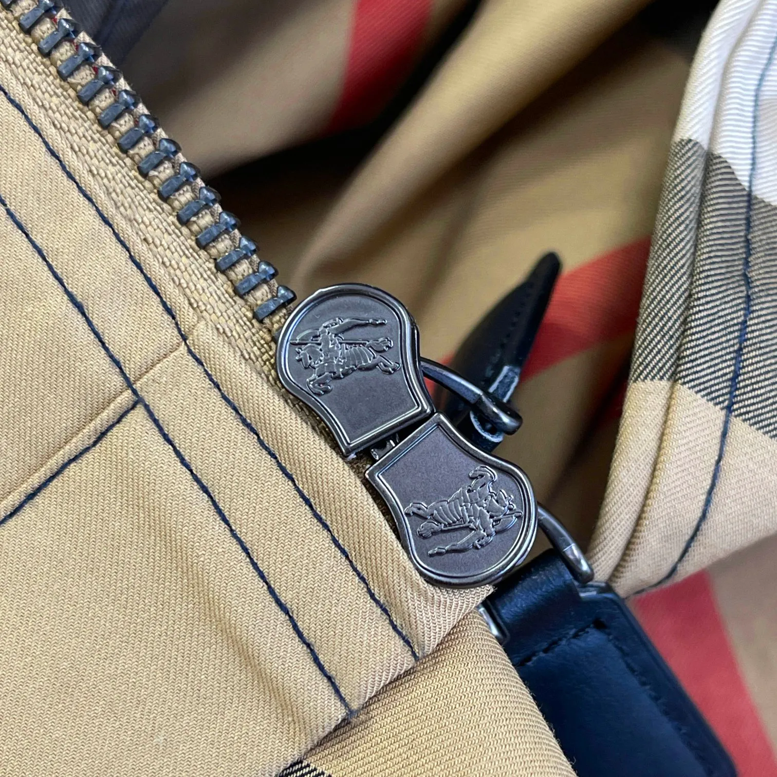 Burberryバーバリー カーキ色 チェック柄シャツコート - 画像 (7)