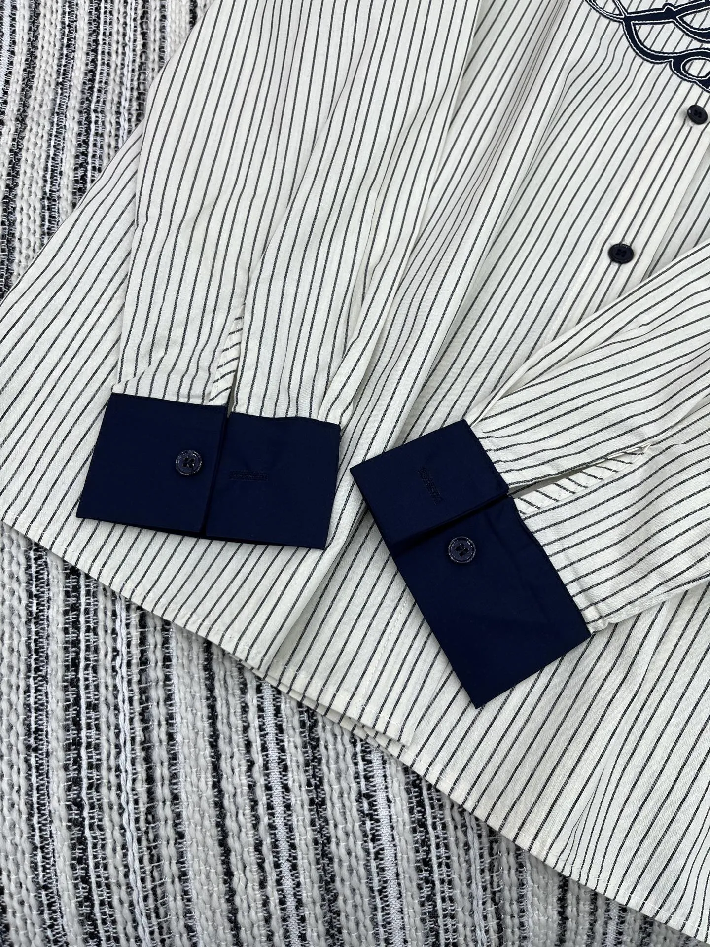 セリーヌパリ青ストライプシャツ新作 - 画像 (6)