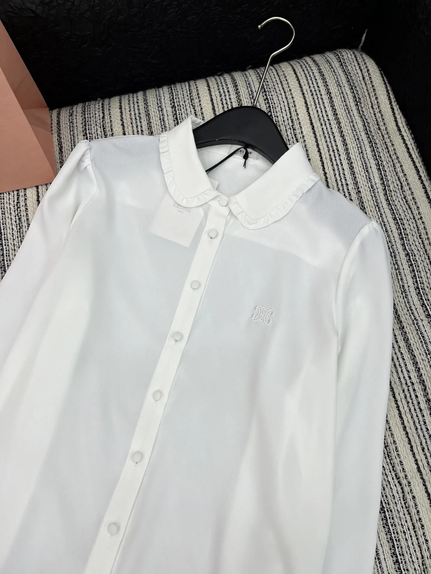 Celi新作プレッピースタイル刺繍ベビーカラーシャツ白 - 画像 (3)