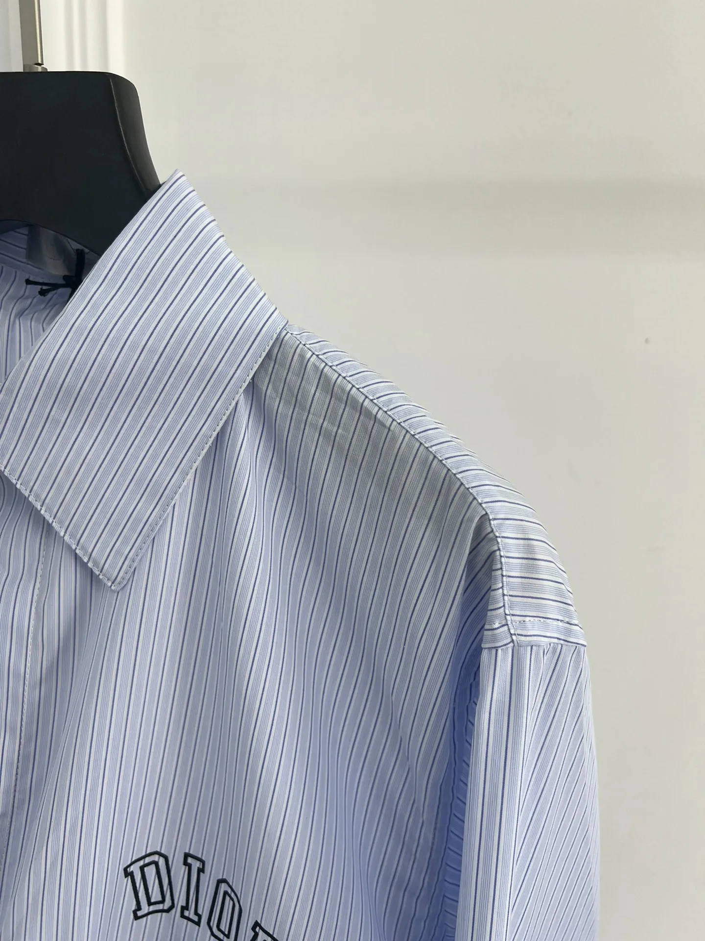Christian Dior 青ストライプ刺繍シャツ新作 - 画像 (5)