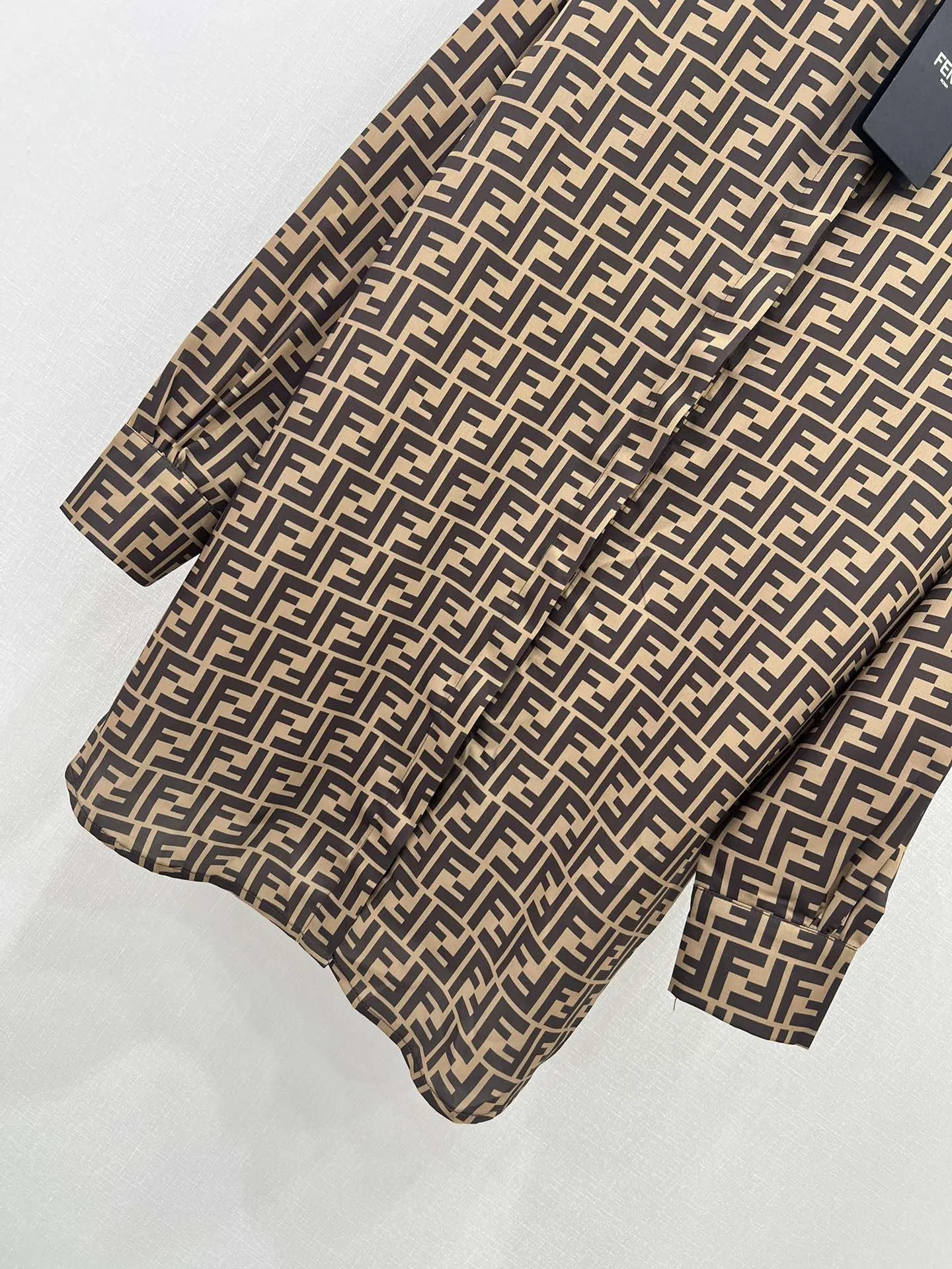 FENDI新作青アルファベットシャツドレス - 画像 (6)