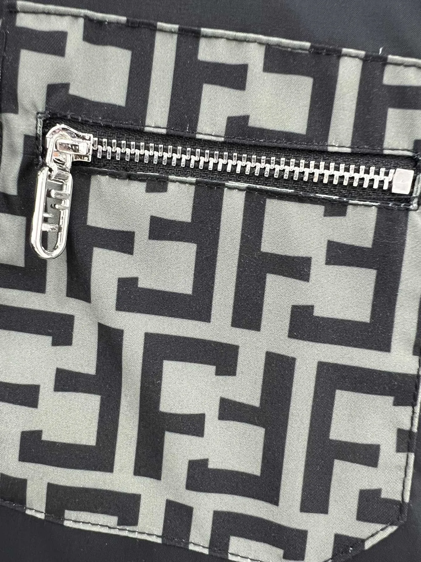 Fendi 24新作青クラシック柄のポケット長袖シャツ - 画像 (5)