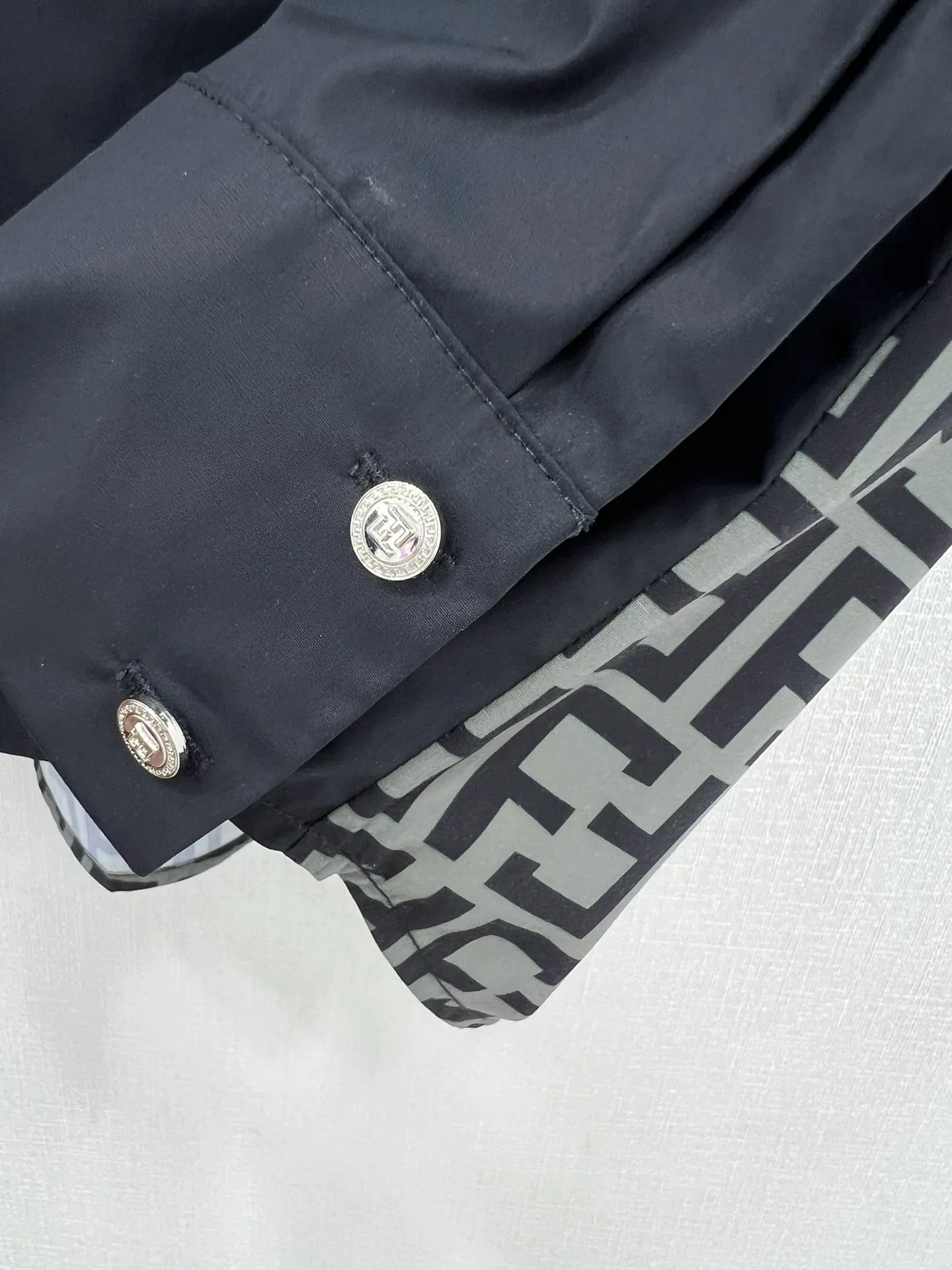 Fendi 24新作青クラシック柄のポケット長袖シャツ - 画像 (6)