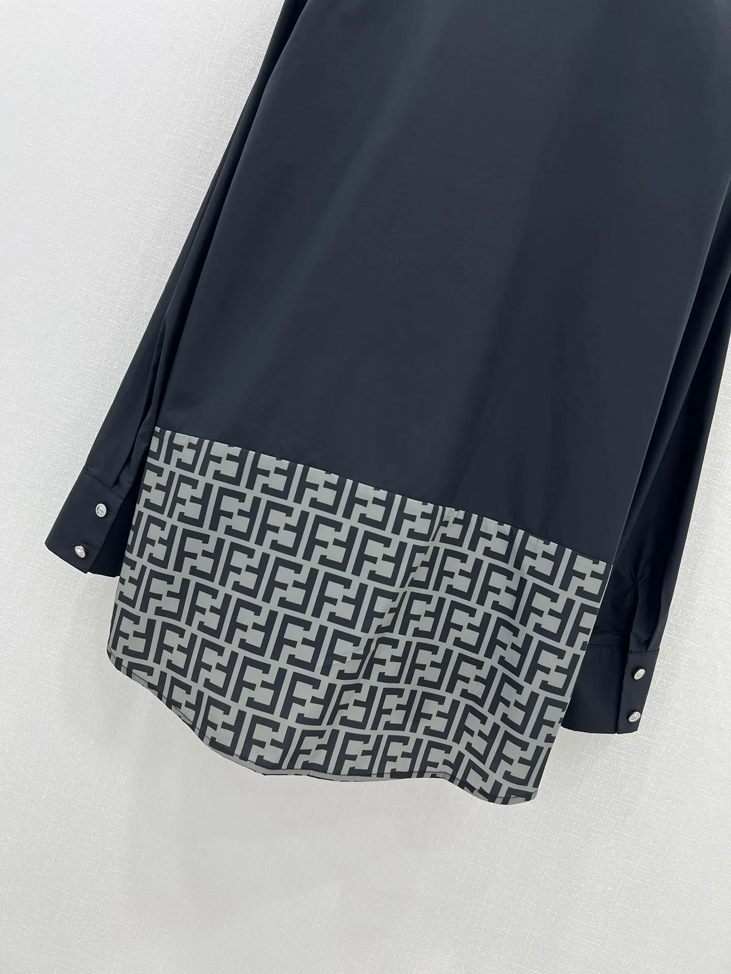 Fendi 24新作青クラシック柄のポケット長袖シャツ - 画像 (9)