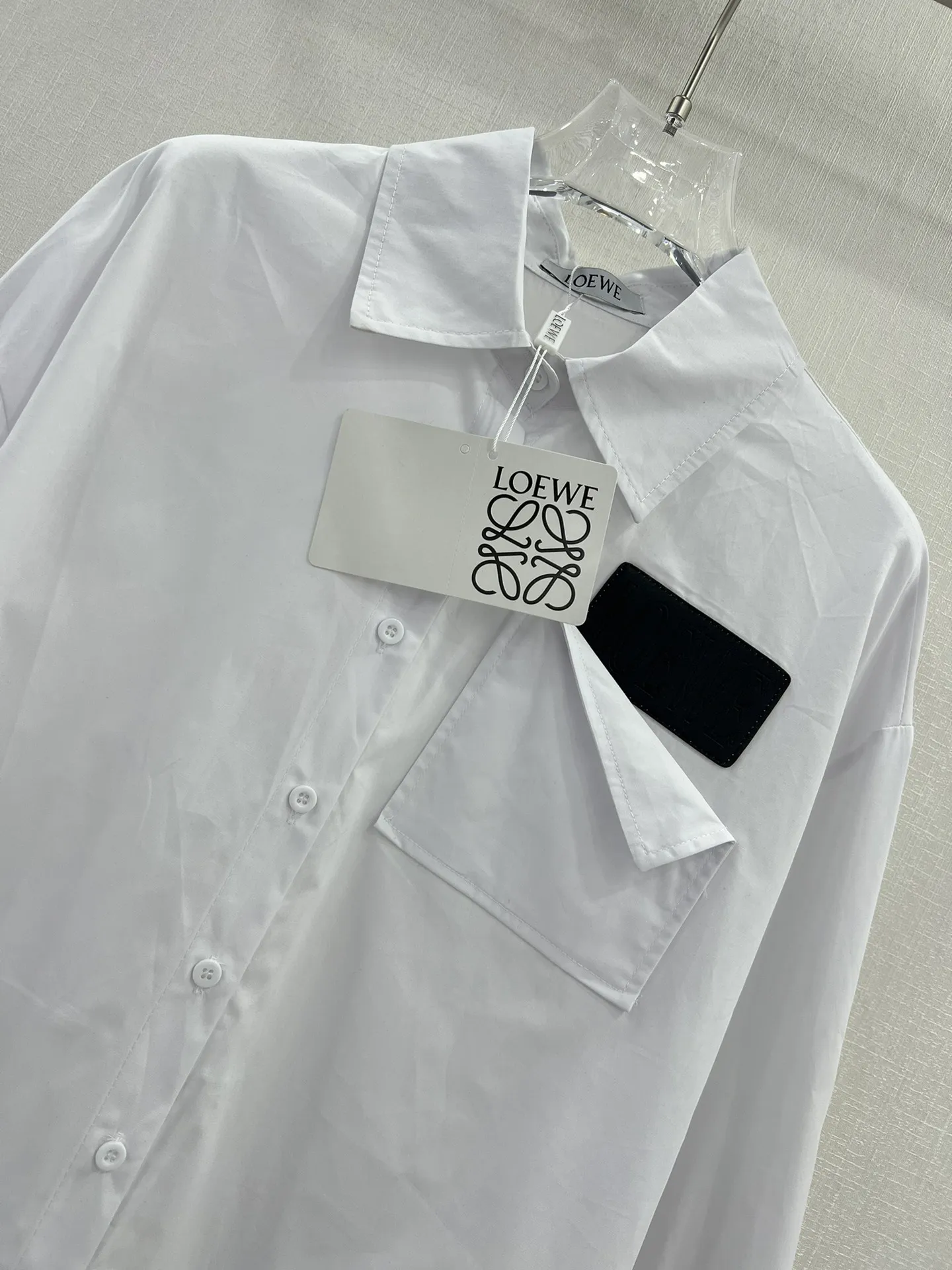 LOEWE新作白シャツロゴ刺繍SML - 画像 (5)