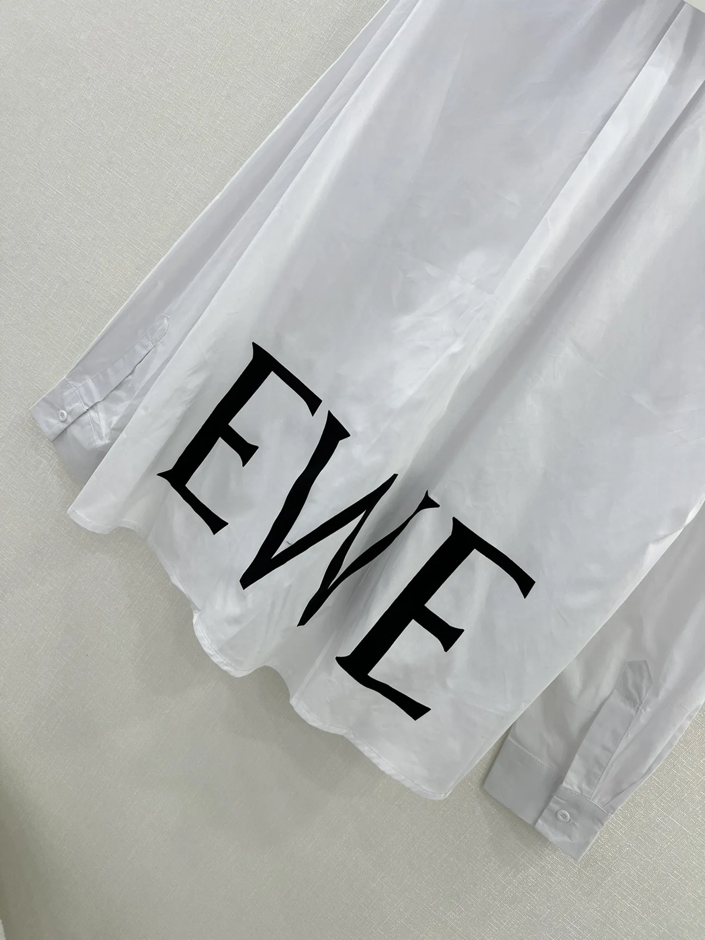 LOEWE新作白シャツロゴ刺繍SML - 画像 (9)