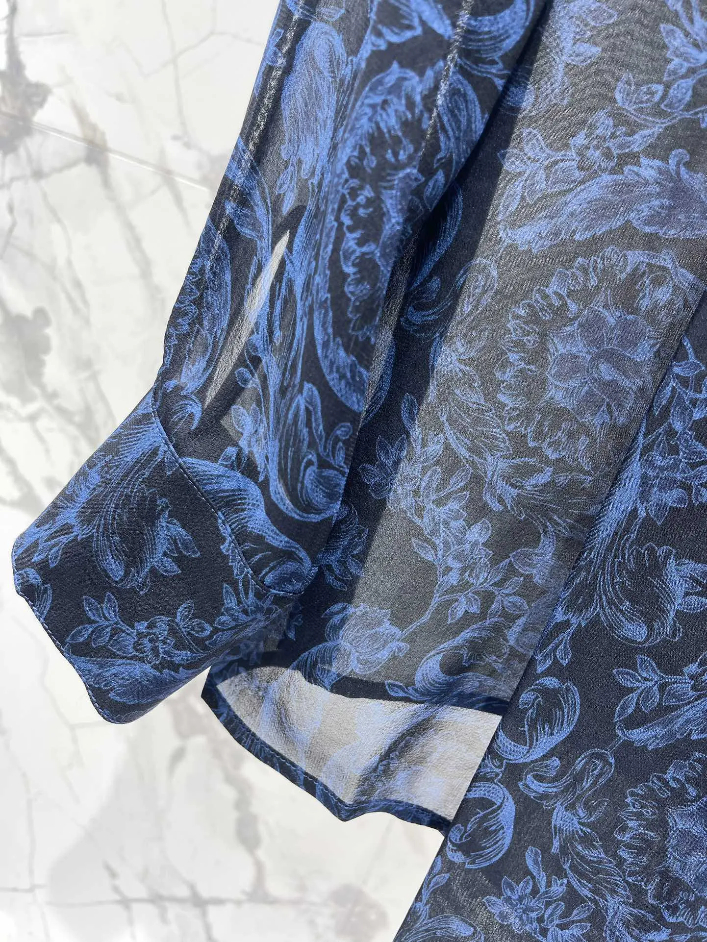 ジ アン フェレ2024新作Baroccoブルーボウシャツ - 画像 (5)