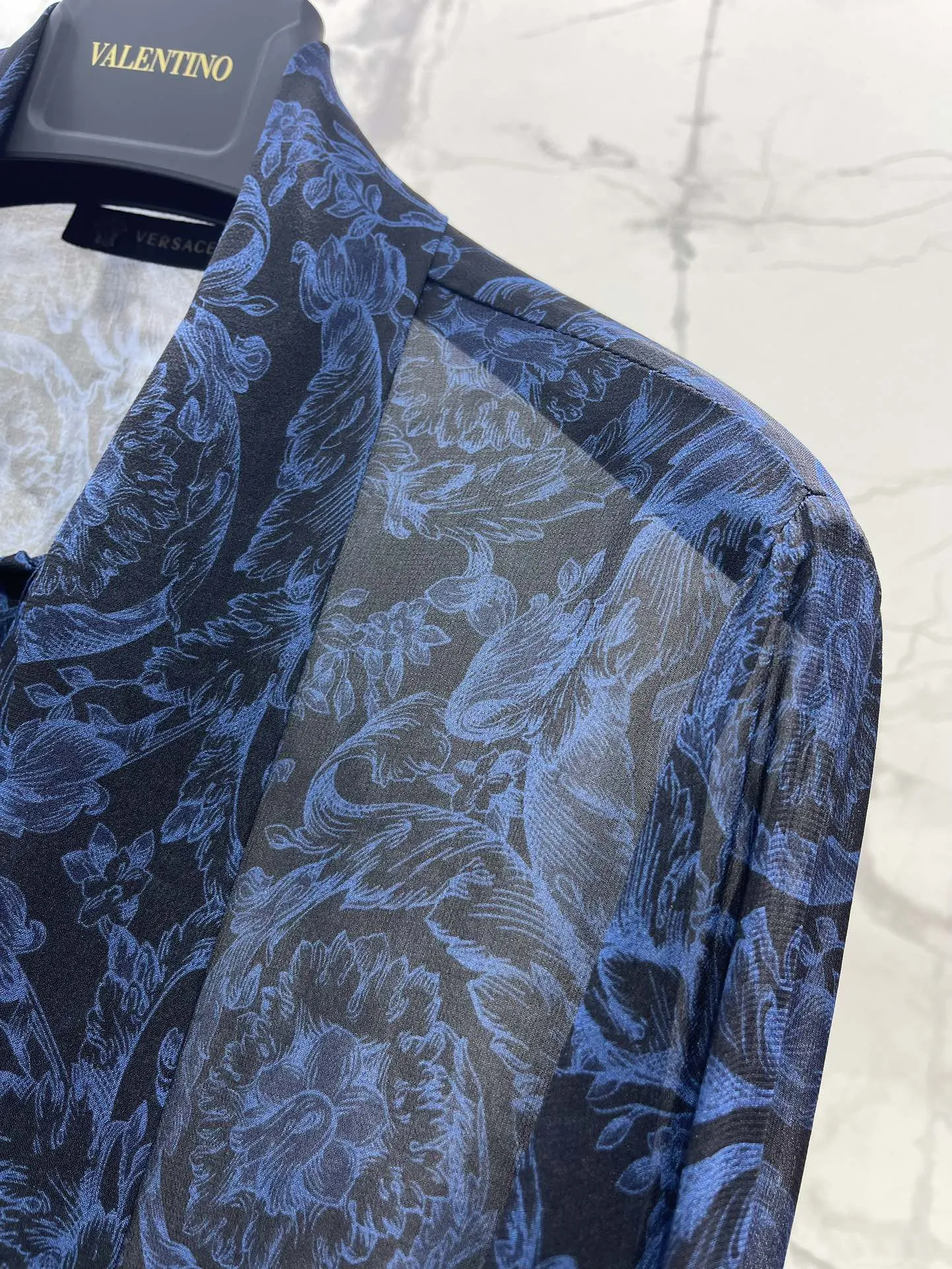 ジ アン フェレ2024新作Baroccoブルーボウシャツ - 画像 (6)