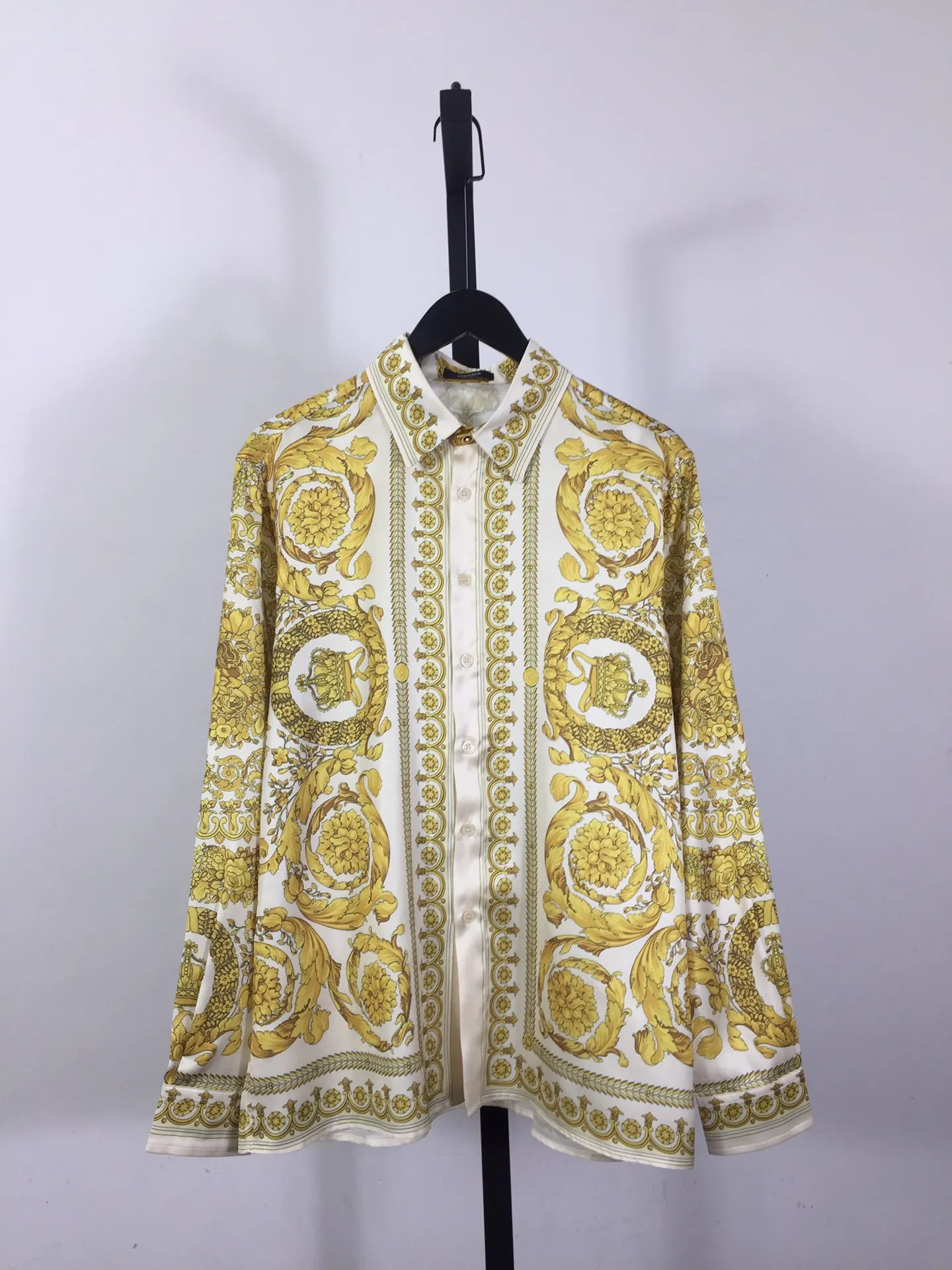 Versace新作レースシルクシャツ青アルファベット