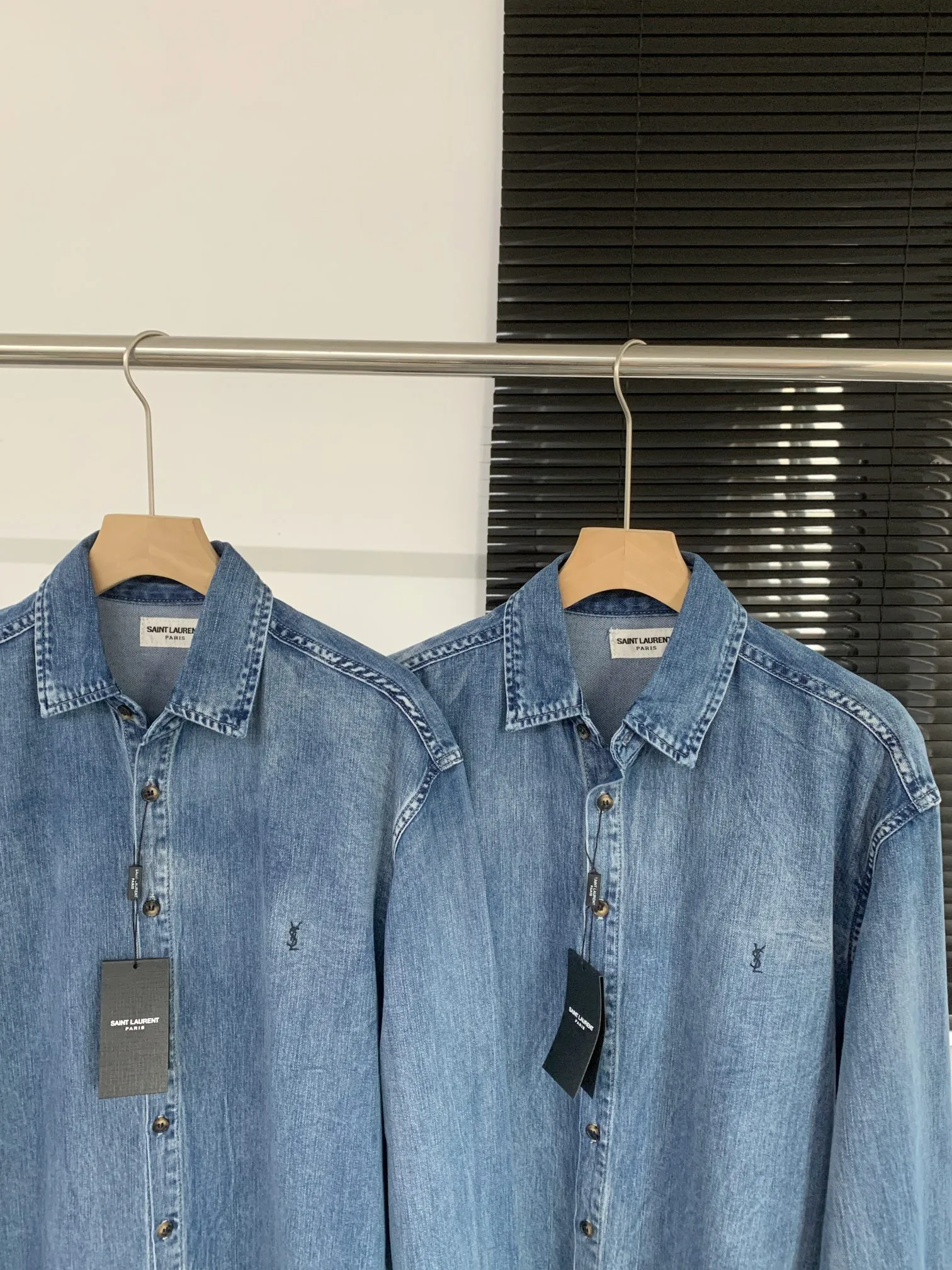 YSL新作青カウボーイシャツコートアルファベット刺繍 - 画像 (3)