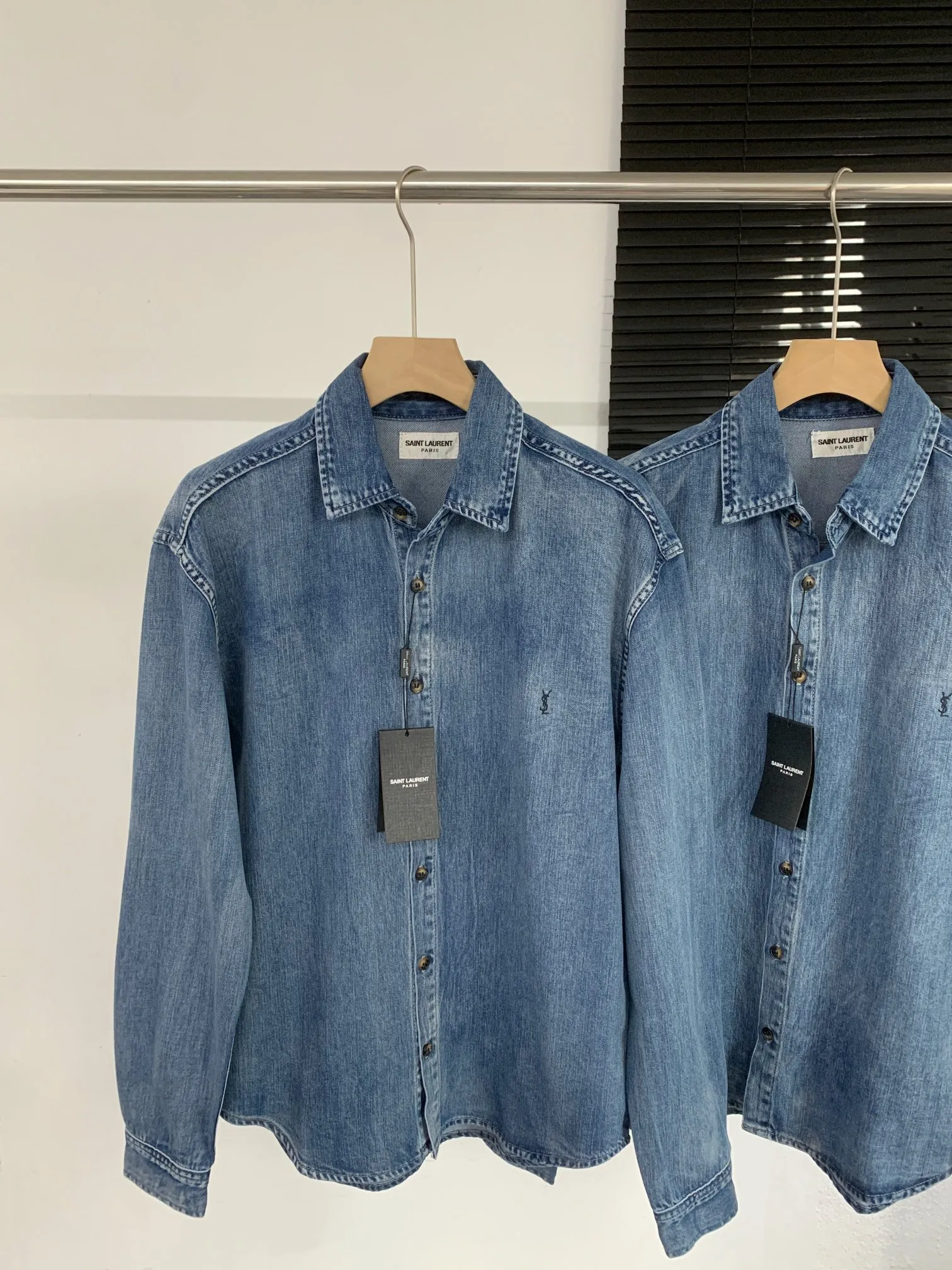 YSL新作青カウボーイシャツコートアルファベット刺繍 - 画像 (4)