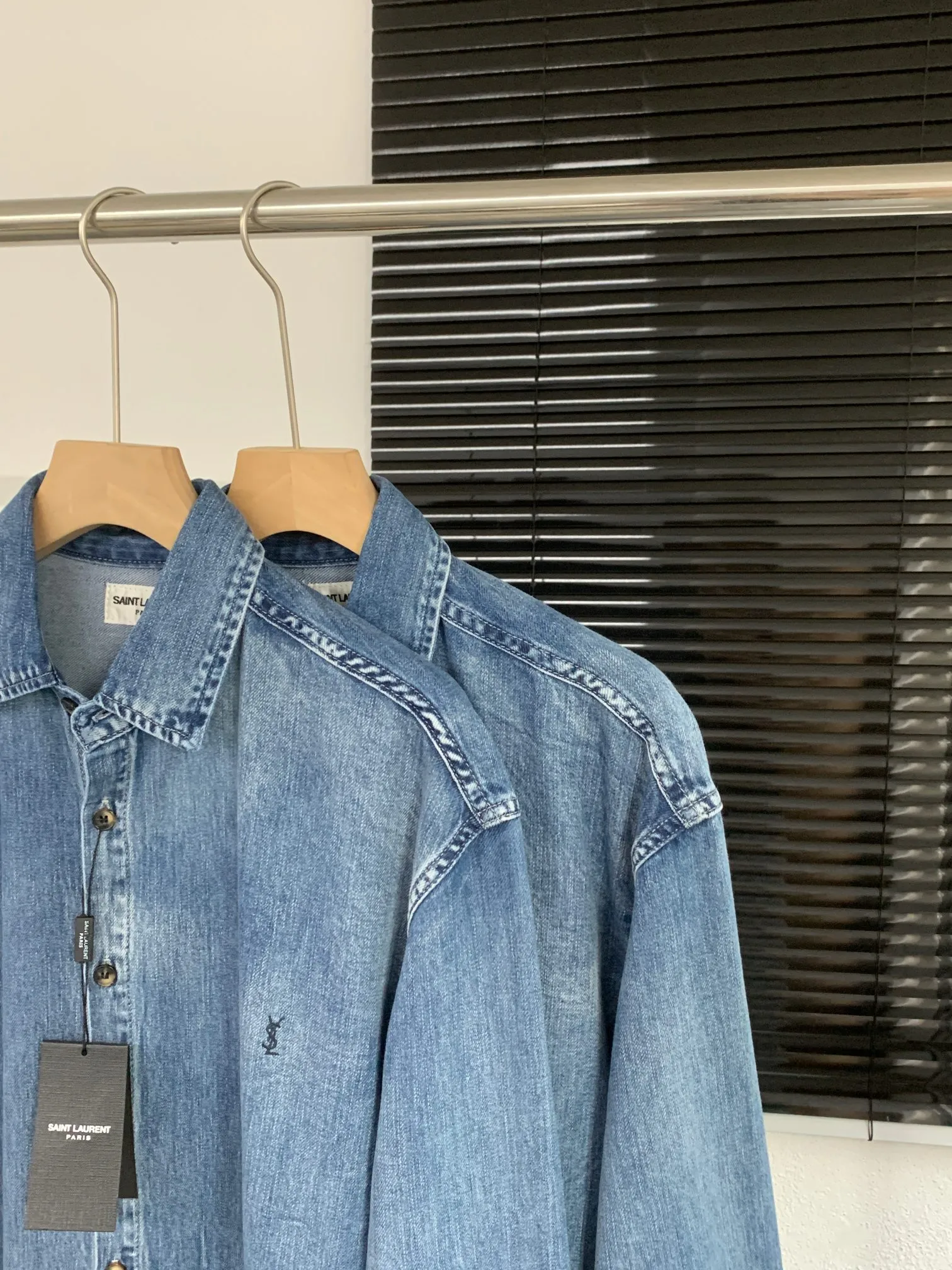 YSL新作青カウボーイシャツコートアルファベット刺繍 - 画像 (9)