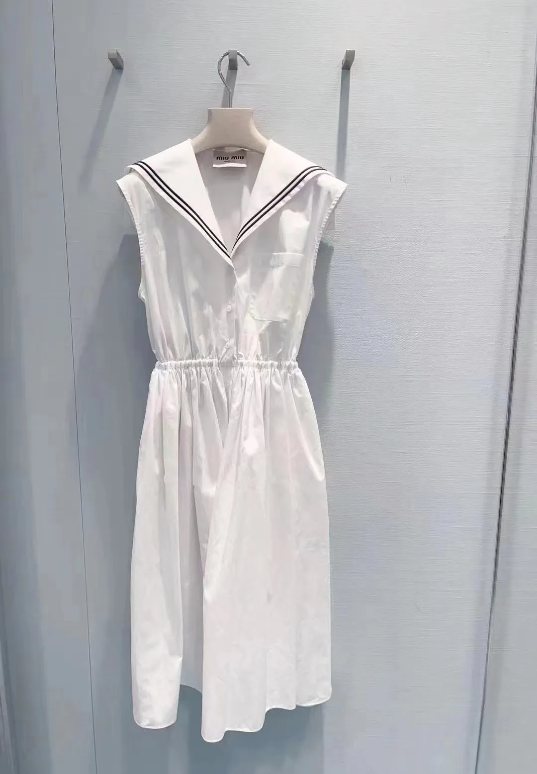 Miu Miu 白い海軍襟ドレス 2023春夏