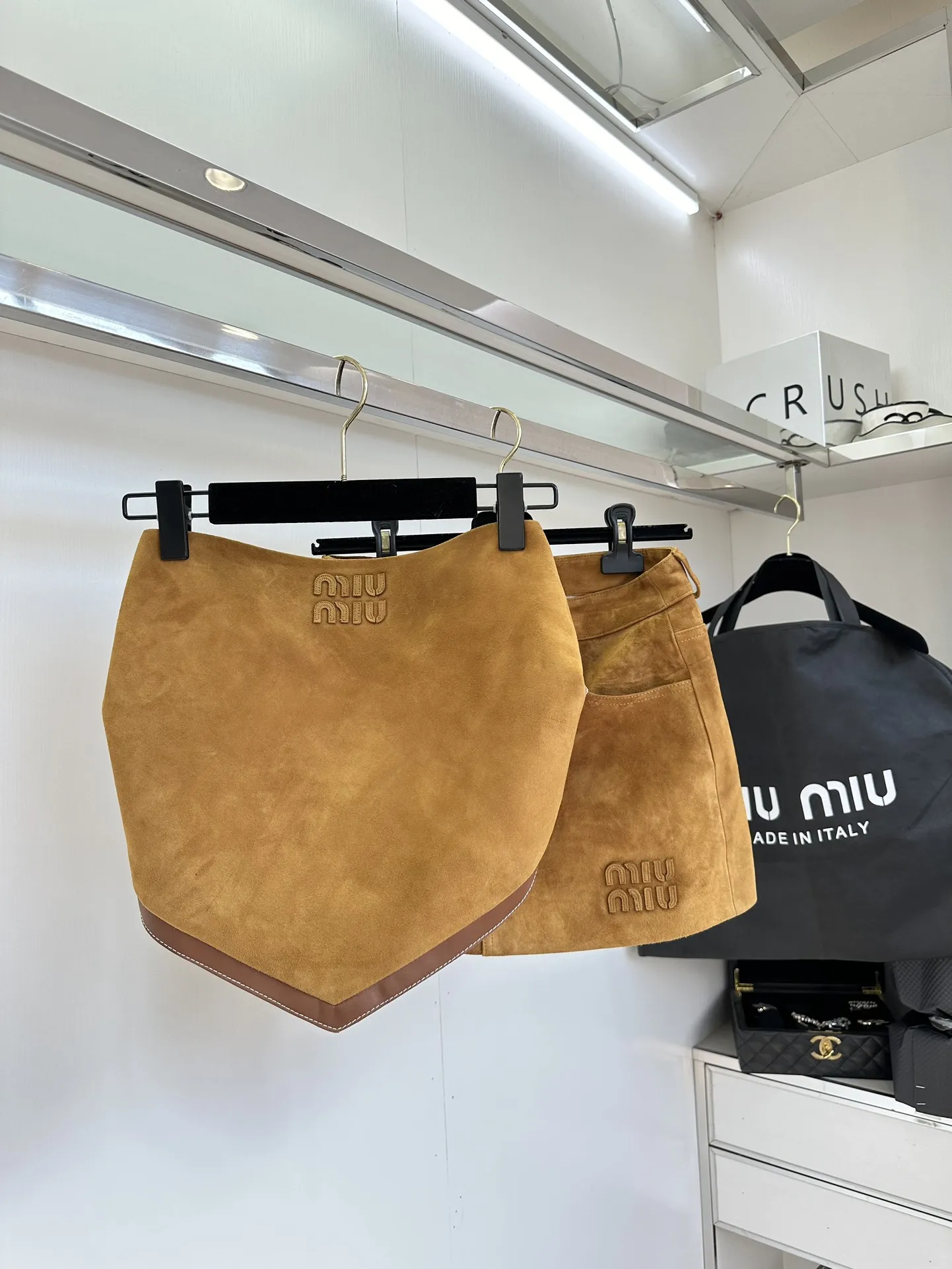 Miu Miu キャメル色スエードトップスとスカート