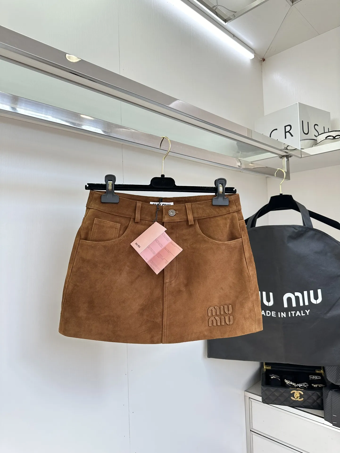 Miu Miu キャメル色スエードトップスとスカート - 画像 (10)