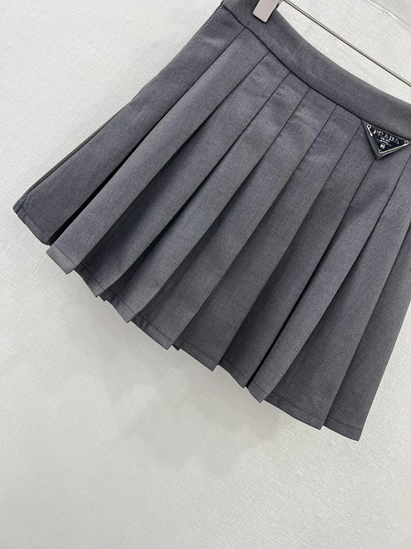 PRADA 23初秋の新作Aラインプリーツスカート - 画像 (6)