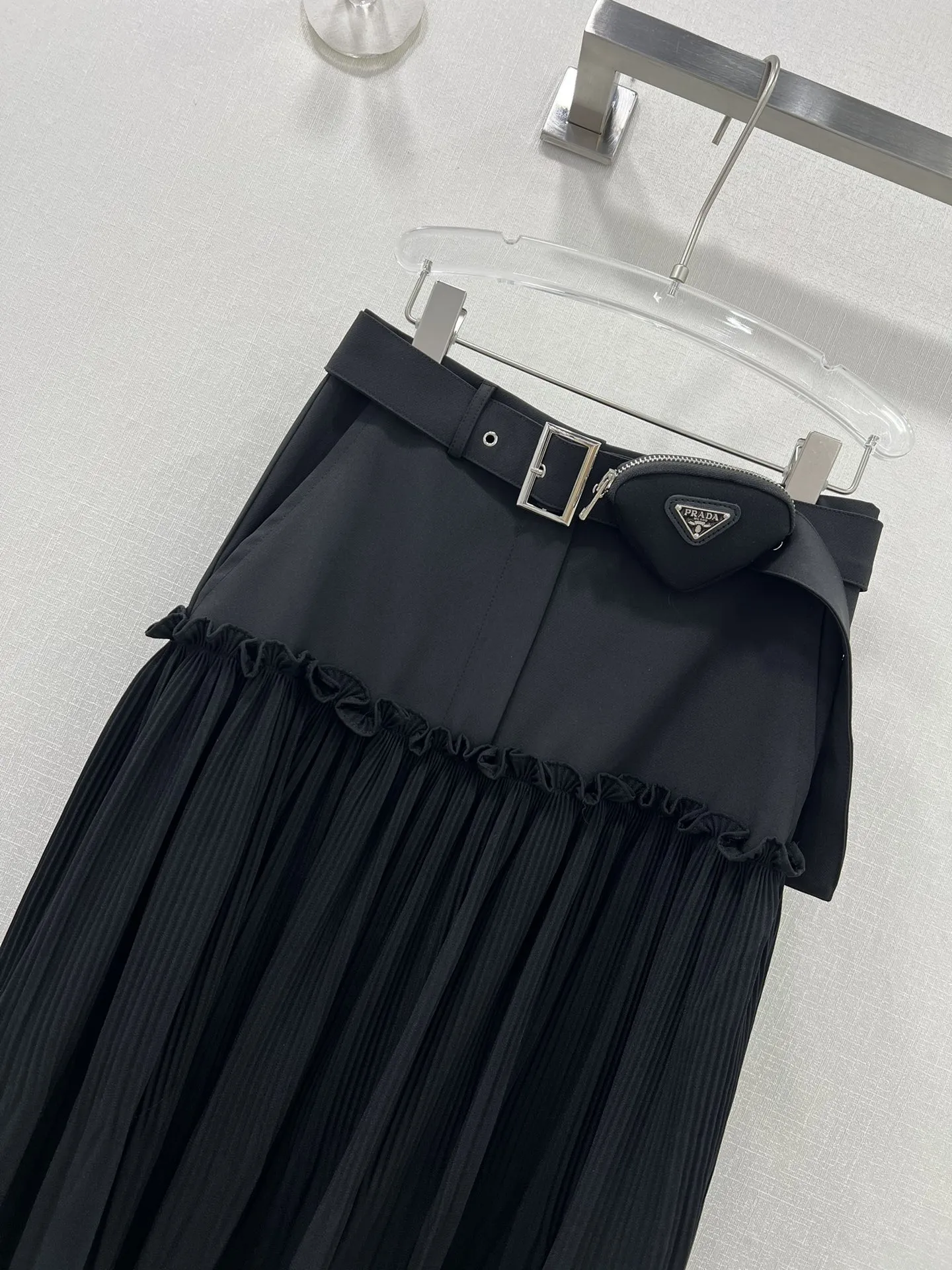 プラダ ブラック 長スカート 2024早春新作 - 画像 (4)