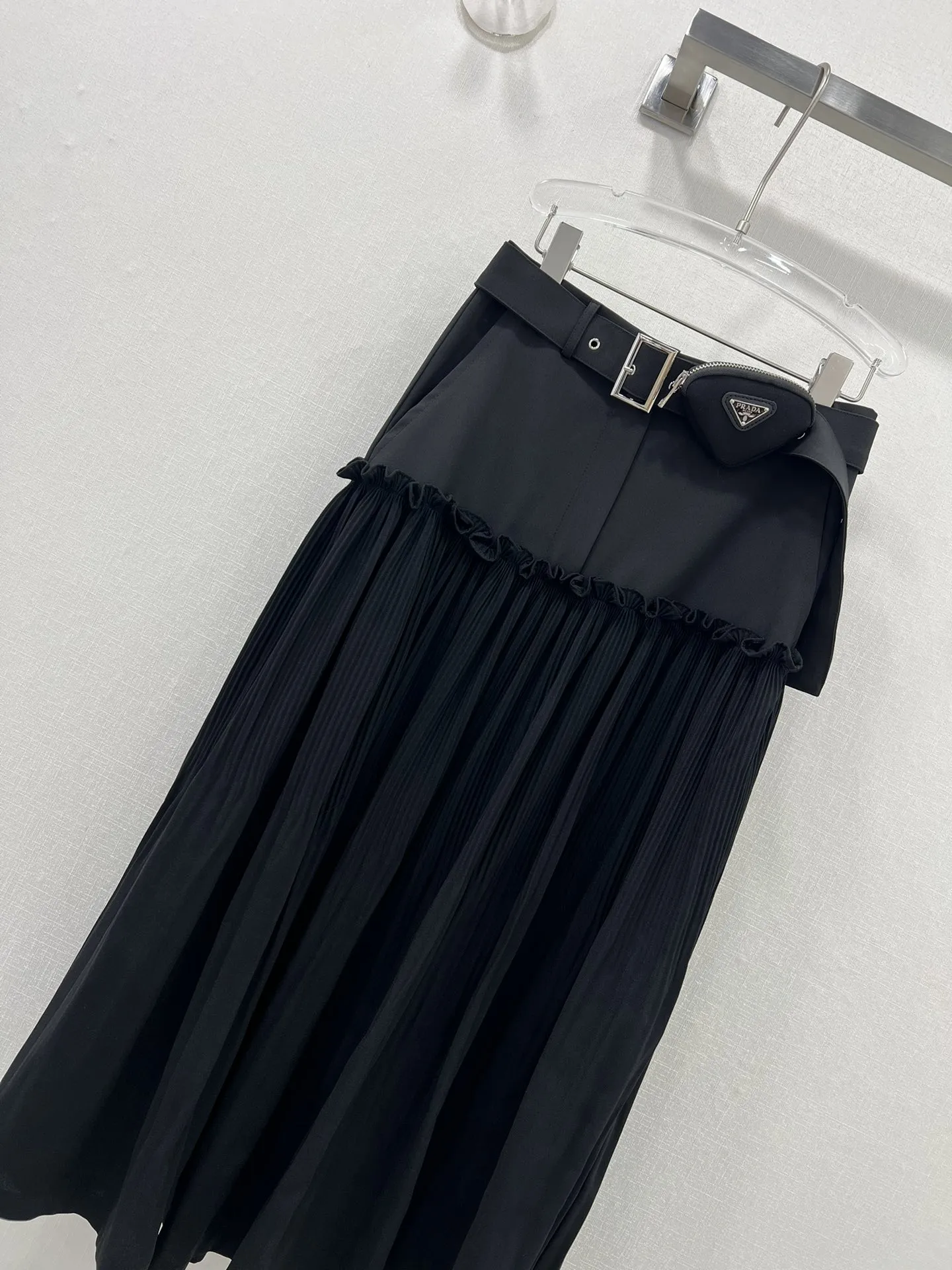 プラダ ブラック 長スカート 2024早春新作 - 画像 (5)