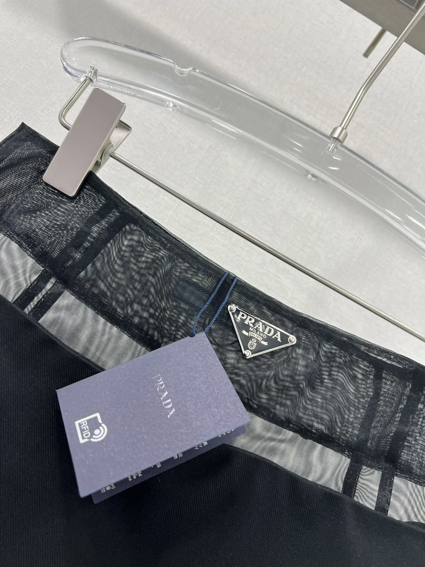 PRADA 2024春限定パーティースカート ブラック - 画像 (3)