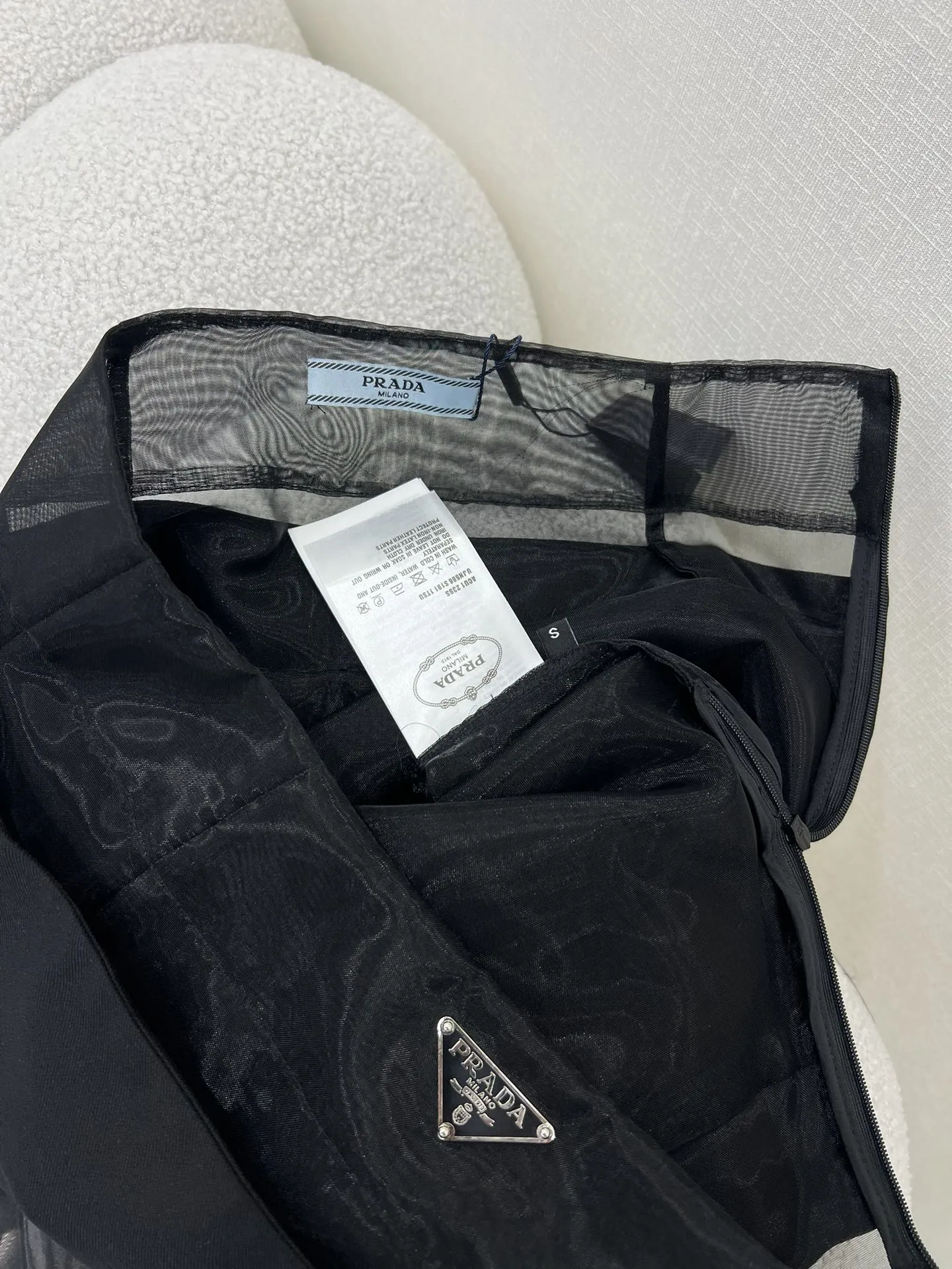 PRADA 2024春限定パーティースカート ブラック - 画像 (8)