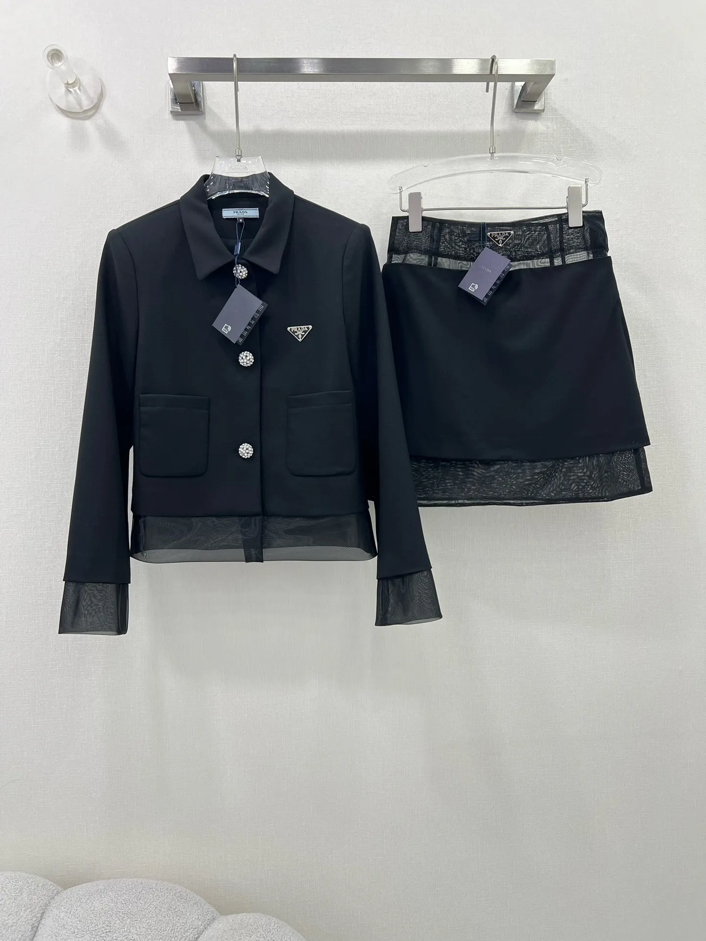 PRADA 2024春限定パーティースカート ブラック - 画像 (10)