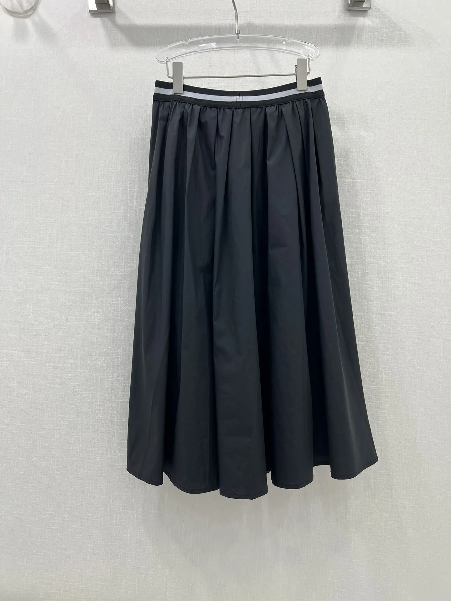 PRADA 2024春新作 黒色 傘型スカート - 画像 (7)