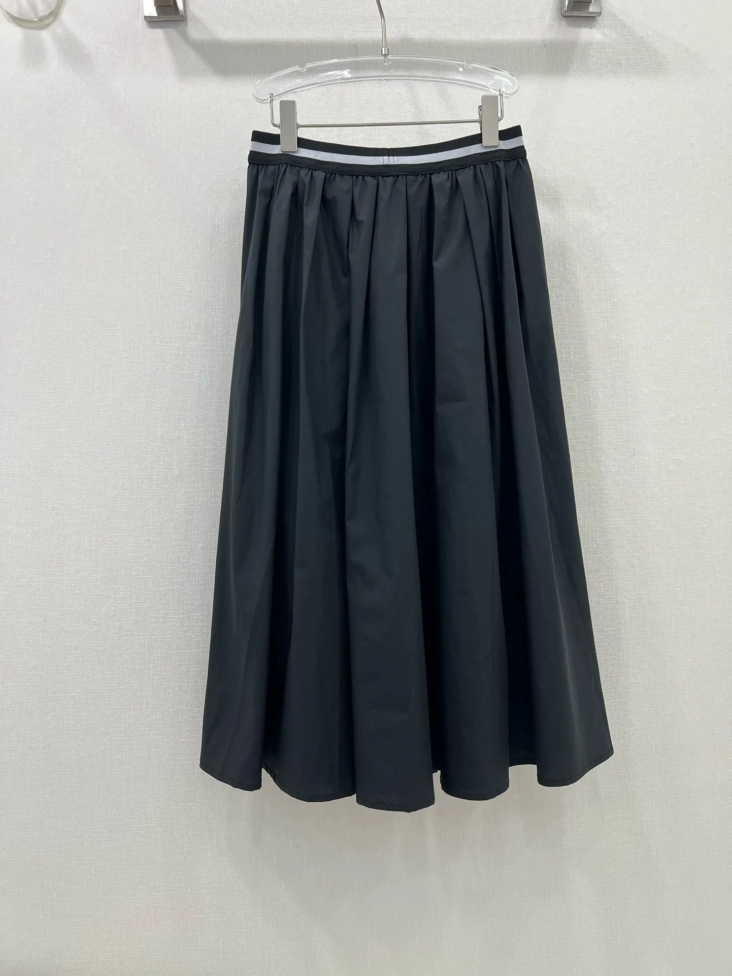 PRADA 2024春新作 黒色 傘型スカート - 画像 (9)