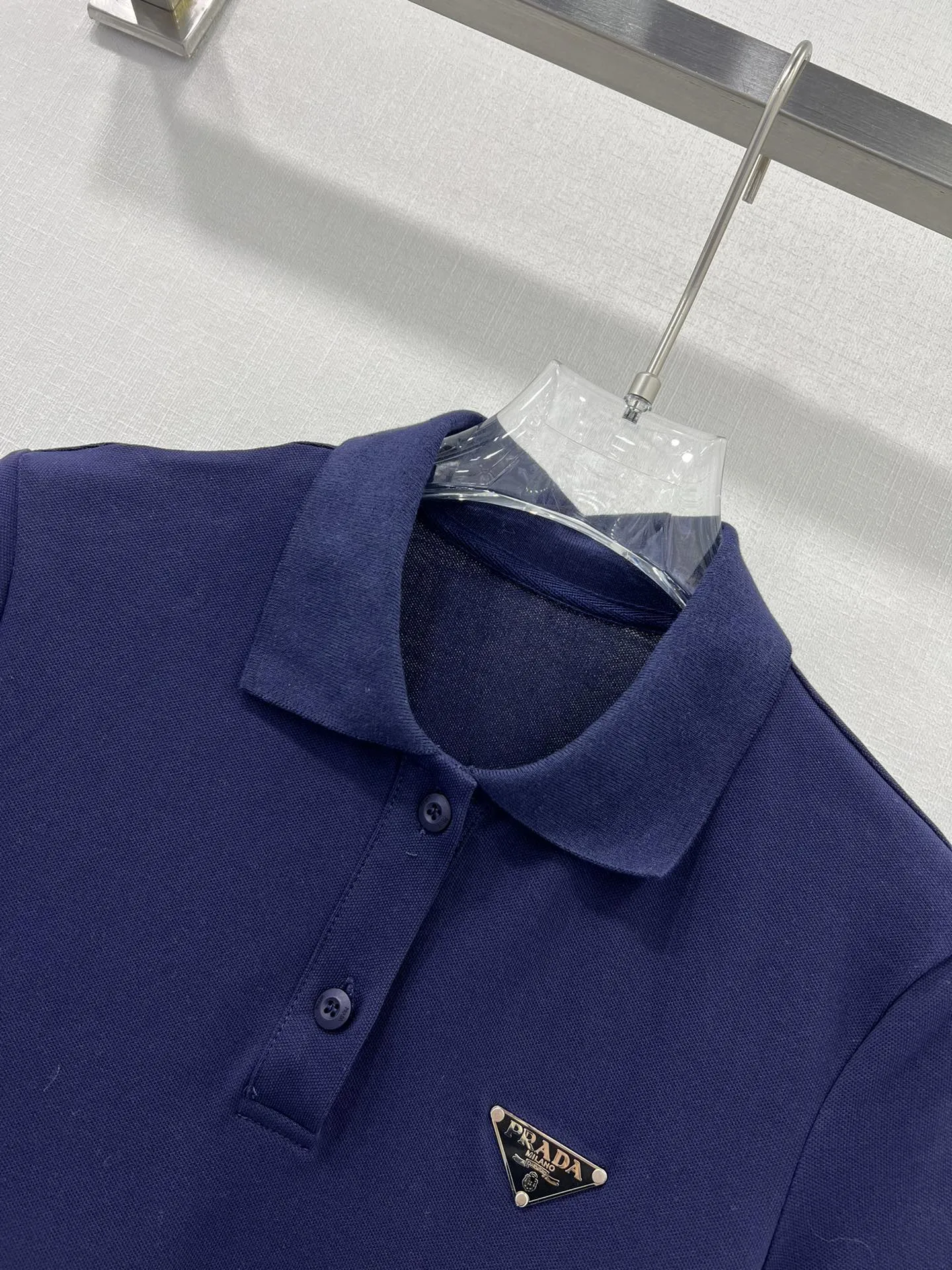 PRADA 2024春新作ネイビーポロドレス - 画像 (3)