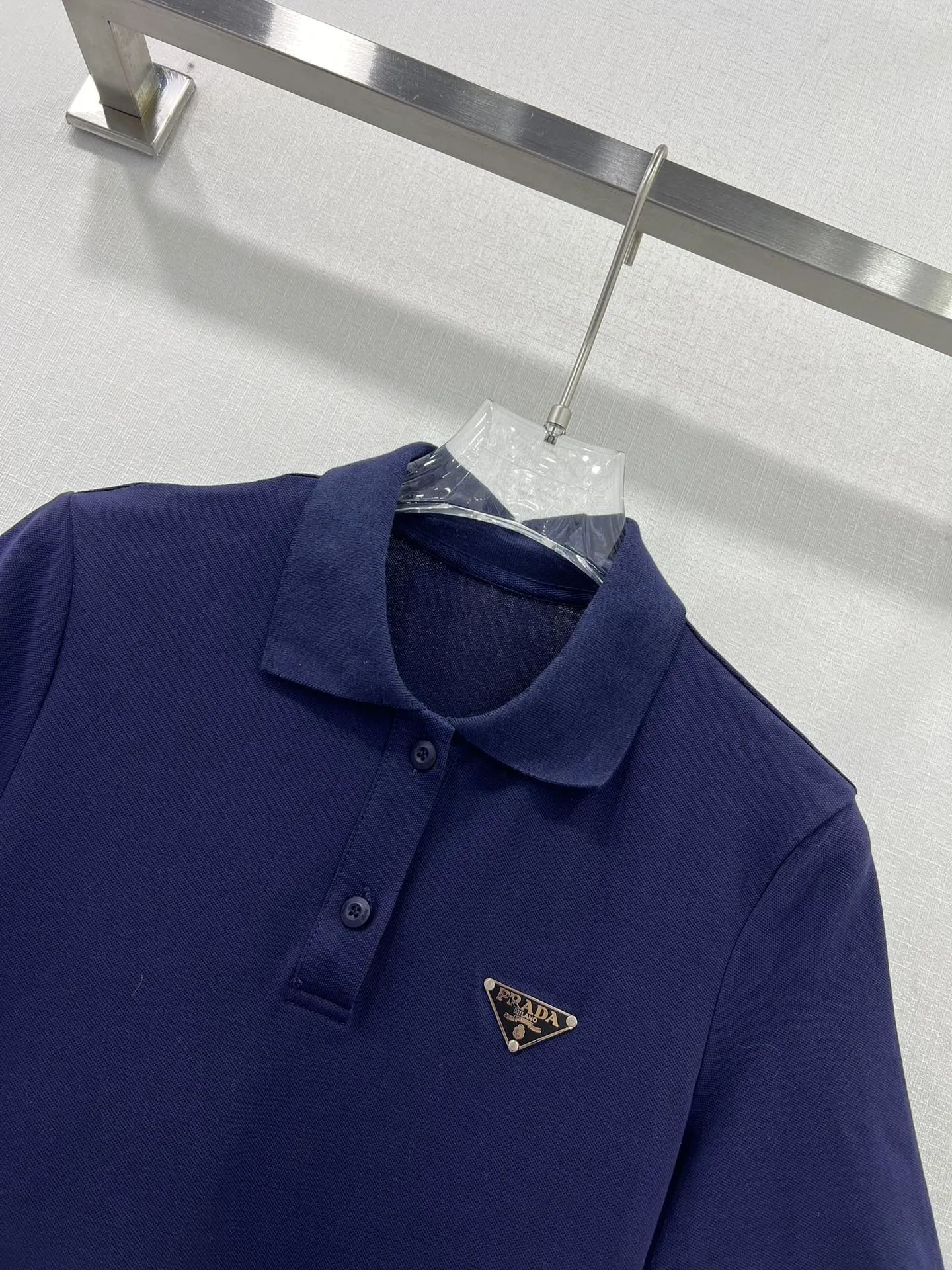 PRADA 2024春新作ネイビーポロドレス - 画像 (4)
