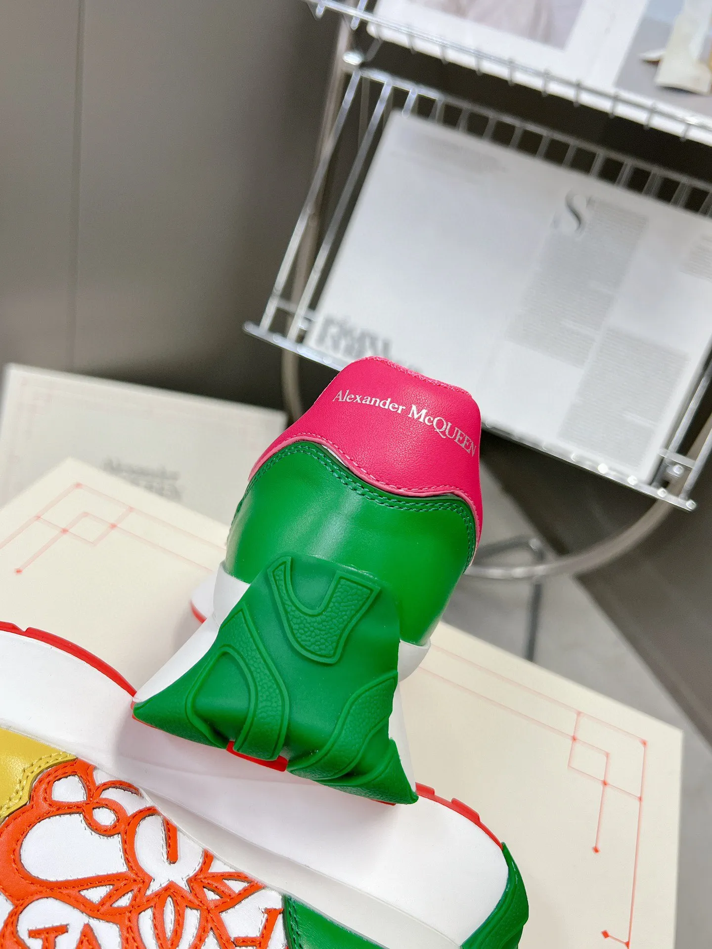 ALEXANDER MCQUEEN カラフル スニーカー 2023春夏 - 画像 (10)