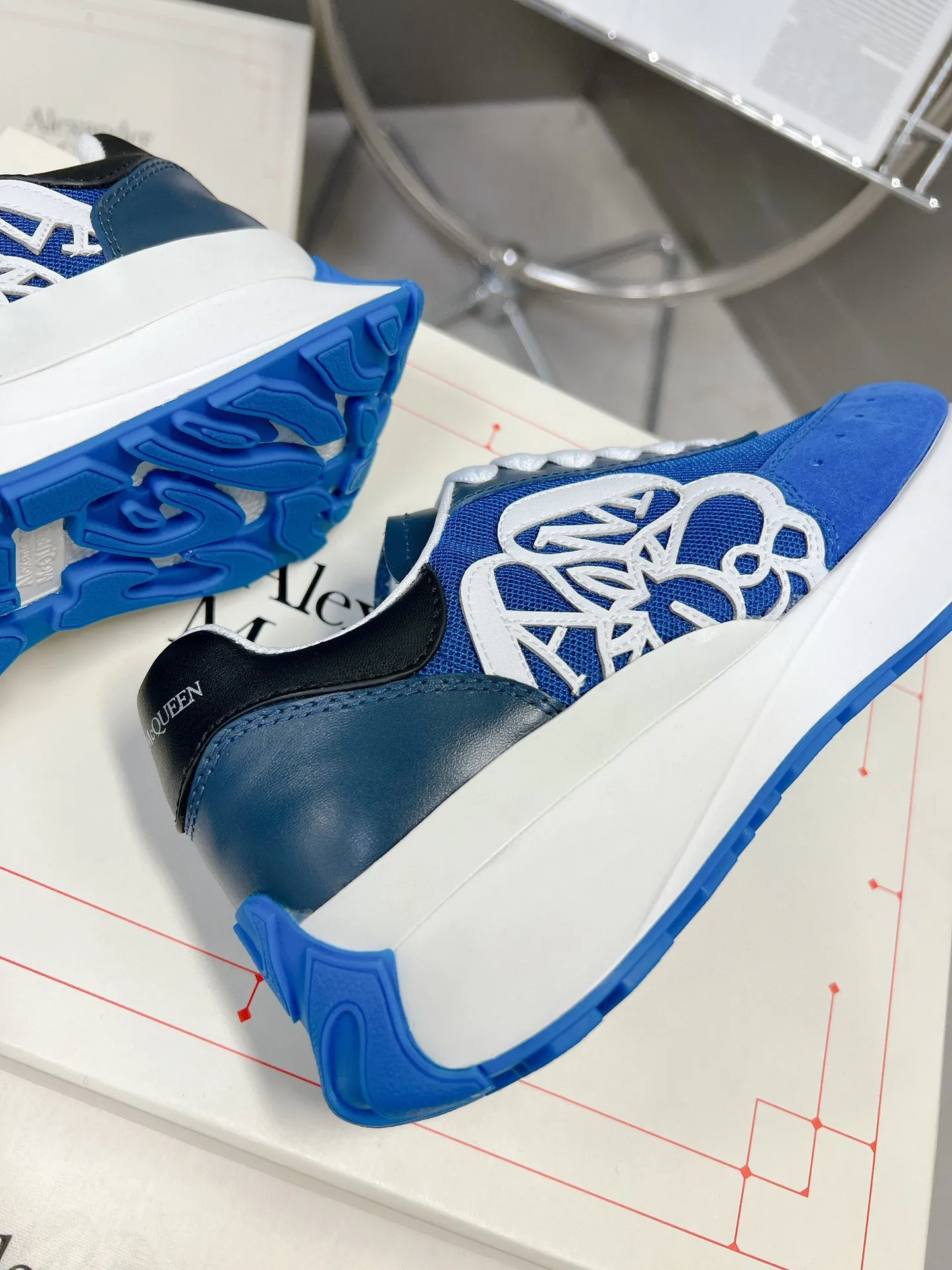 ALEXANDER MCQUEEN ブルー スニーカー 2023春夏 - 画像 (7)