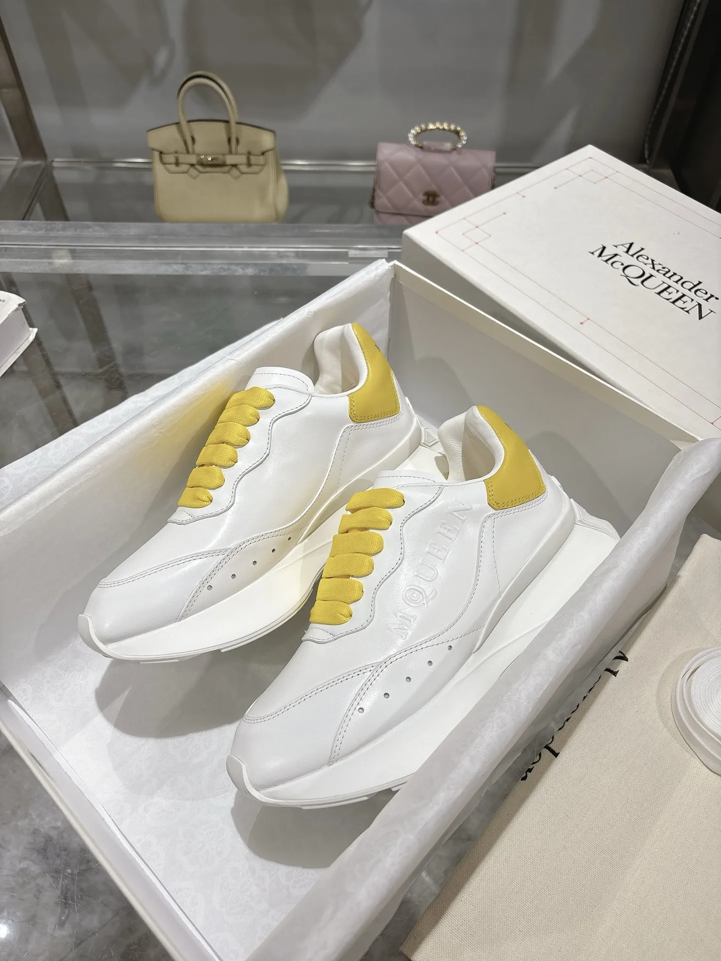 ALEXANDER MCQUEEN 白黄色スニーカー 2025春夏 - 画像 (4)