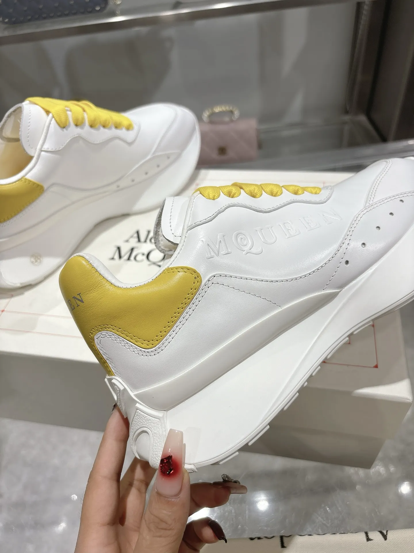 ALEXANDER MCQUEEN 白黄色スニーカー 2025春夏 - 画像 (6)