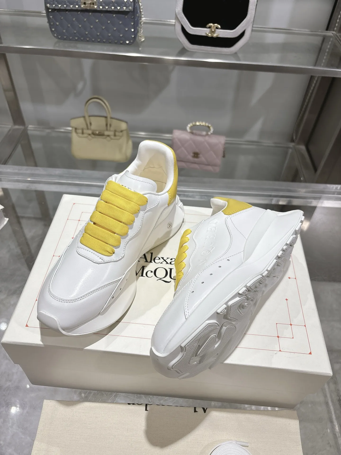 ALEXANDER MCQUEEN 白黄色スニーカー 2025春夏 - 画像 (8)