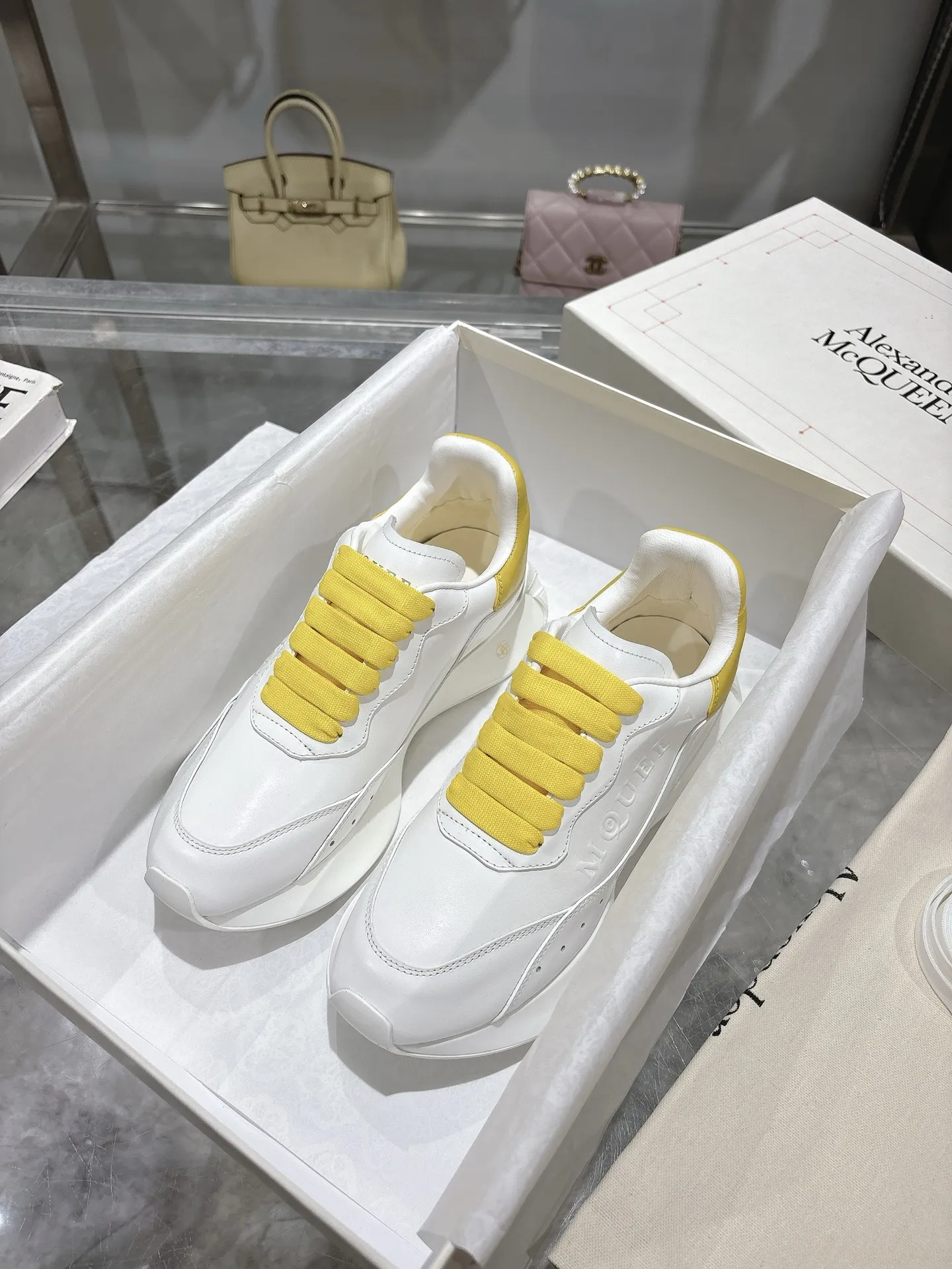 ALEXANDER MCQUEEN 白黄色スニーカー 2025春夏 - 画像 (9)