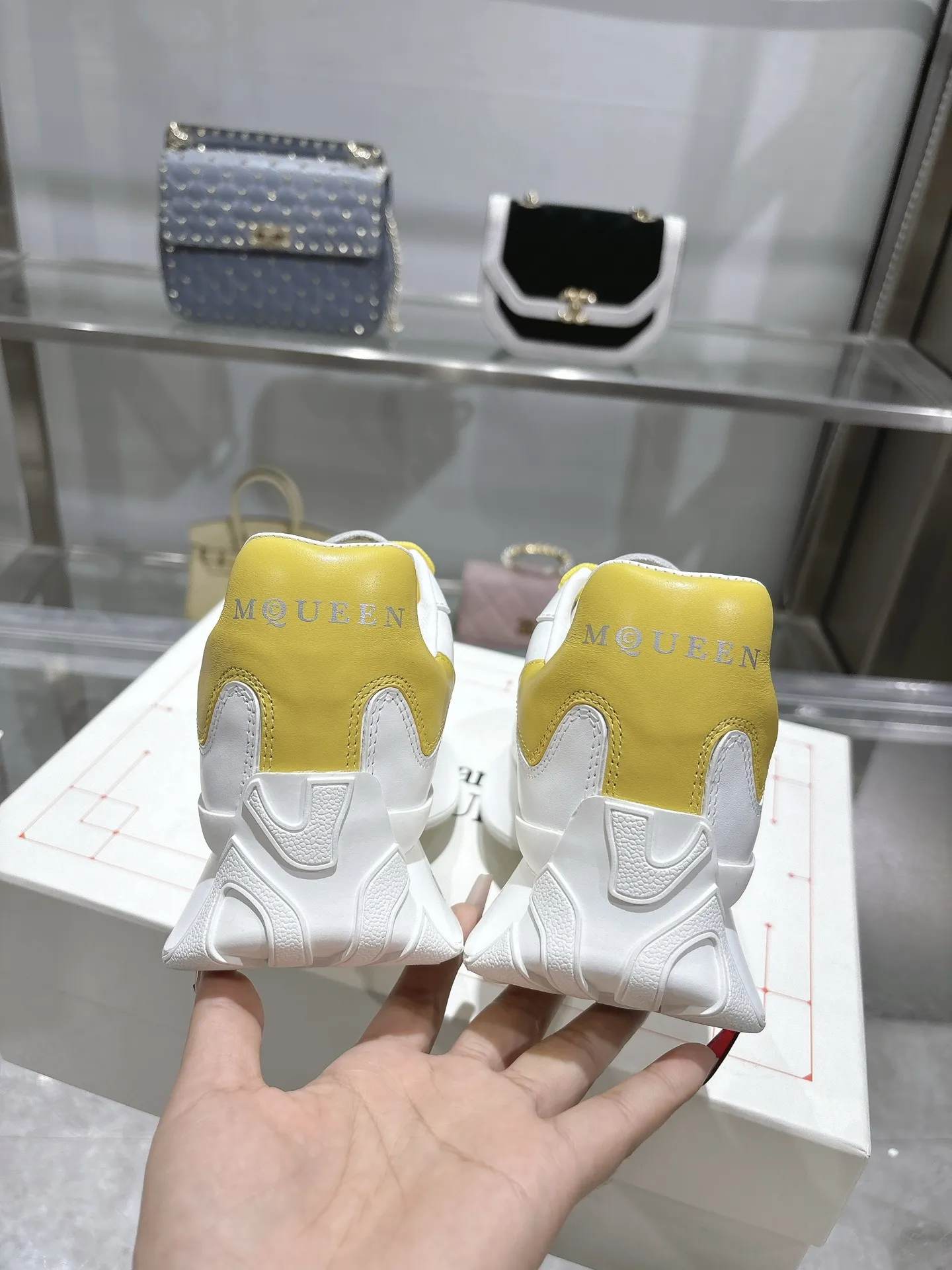 ALEXANDER MCQUEEN 白黄色スニーカー 2025春夏 - 画像 (10)