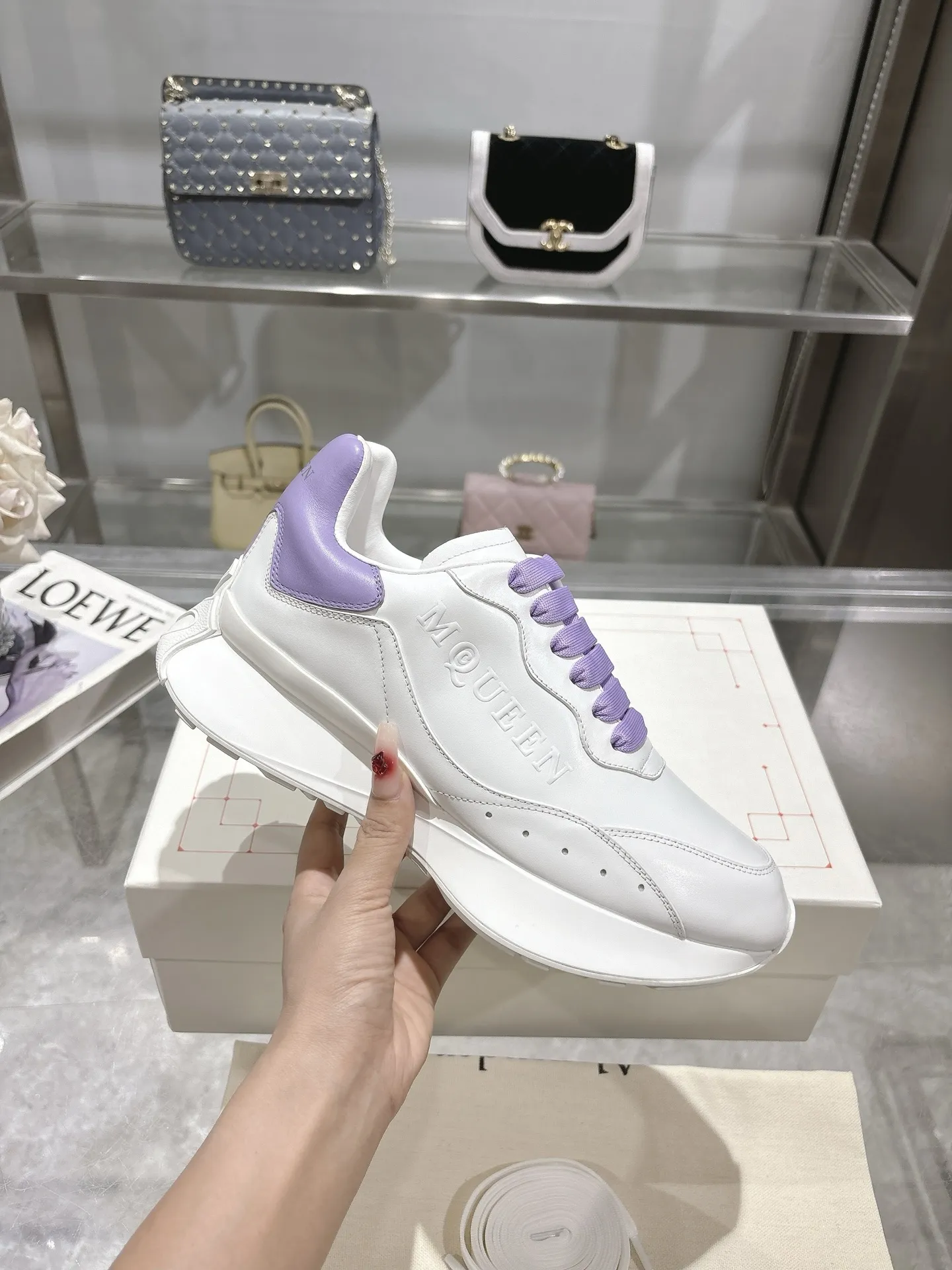 ALEXANDER MCQUEEN 白紫色スニーカー2025春夏