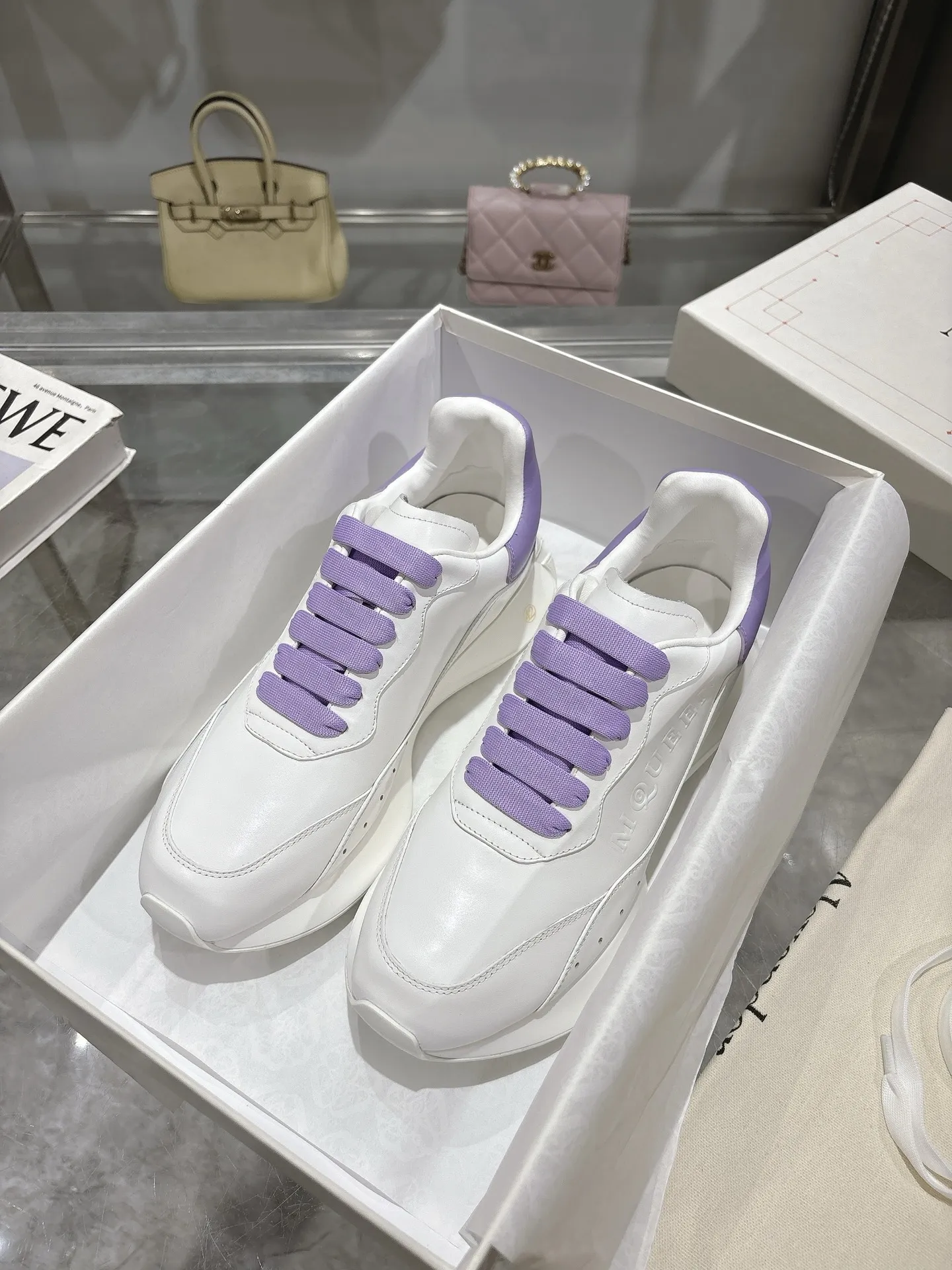 ALEXANDER MCQUEEN 白紫色スニーカー2025春夏 - 画像 (7)