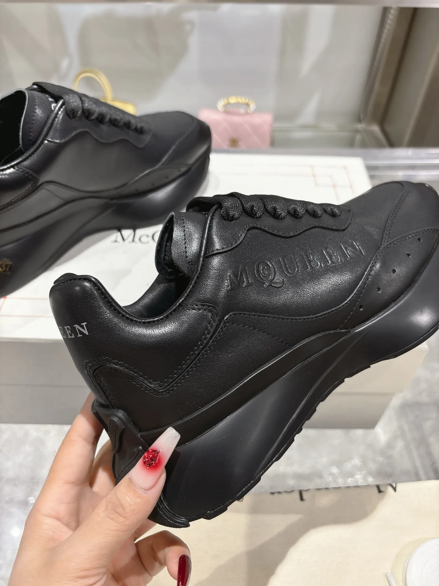 ALEXANDER MCQUEEN ブラック スニーカー 2025SS - 画像 (4)