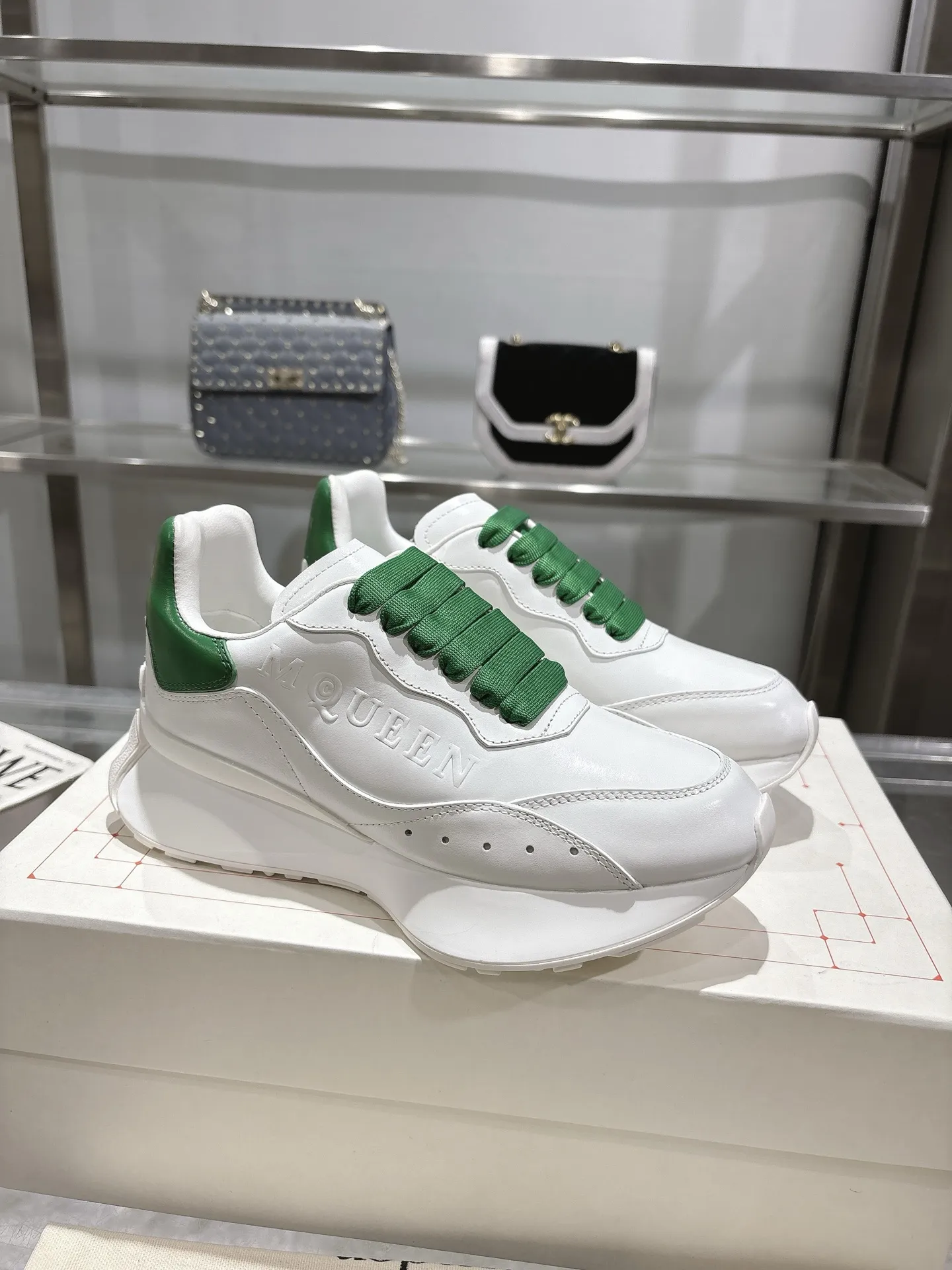 ALEXANDER MCQUEEN 白緑 スニーカー 2025春夏 - 画像 (4)