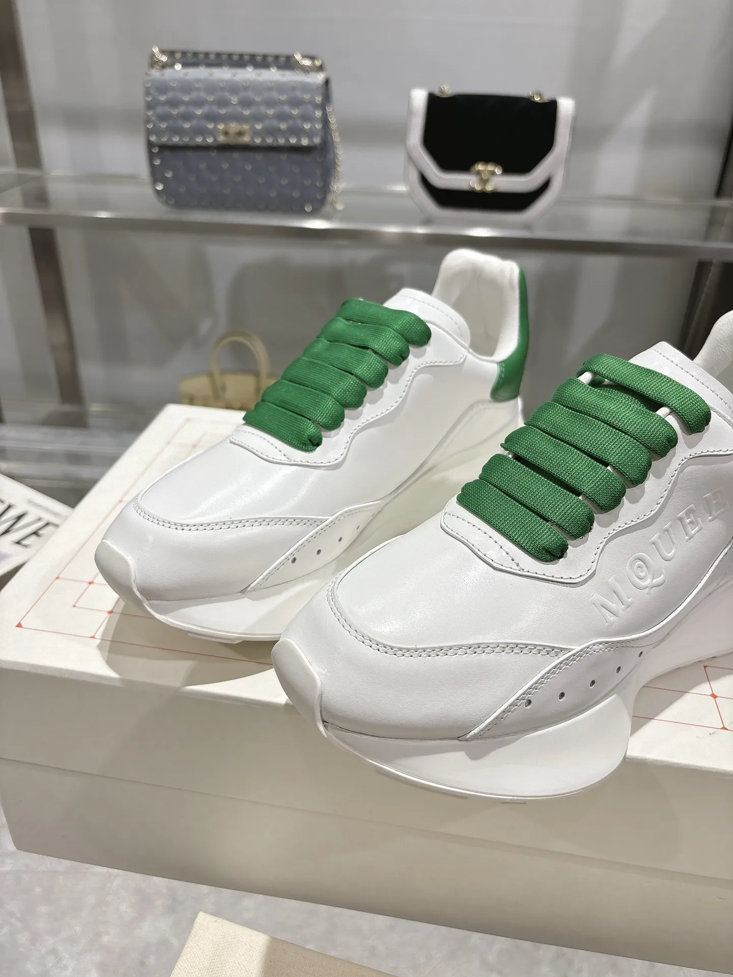 ALEXANDER MCQUEEN 白緑 スニーカー 2025春夏 - 画像 (7)