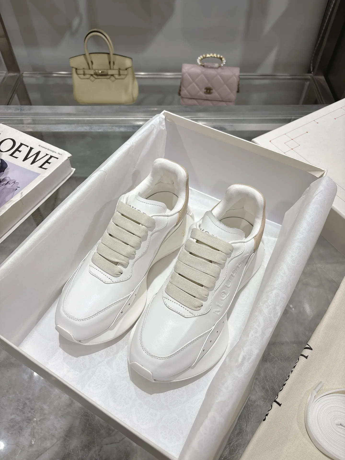 ALEXANDER MCQUEEN ホワイト スニーカー 2025春夏 - 画像 (4)