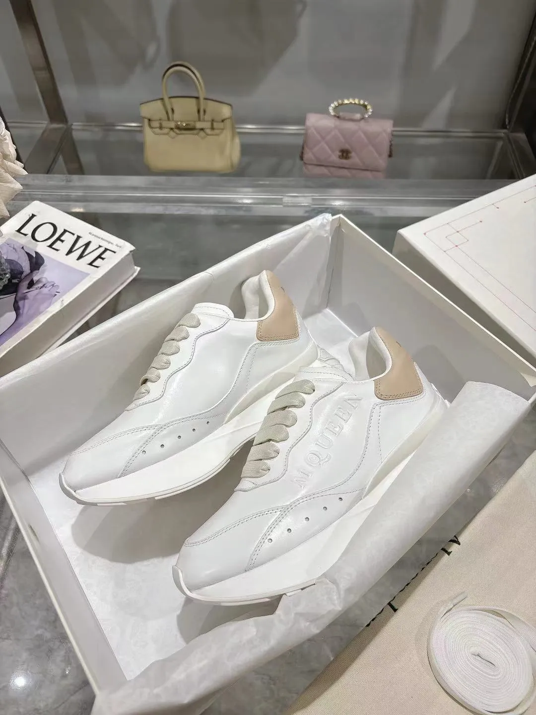 ALEXANDER MCQUEEN ホワイト スニーカー 2025春夏 - 画像 (5)